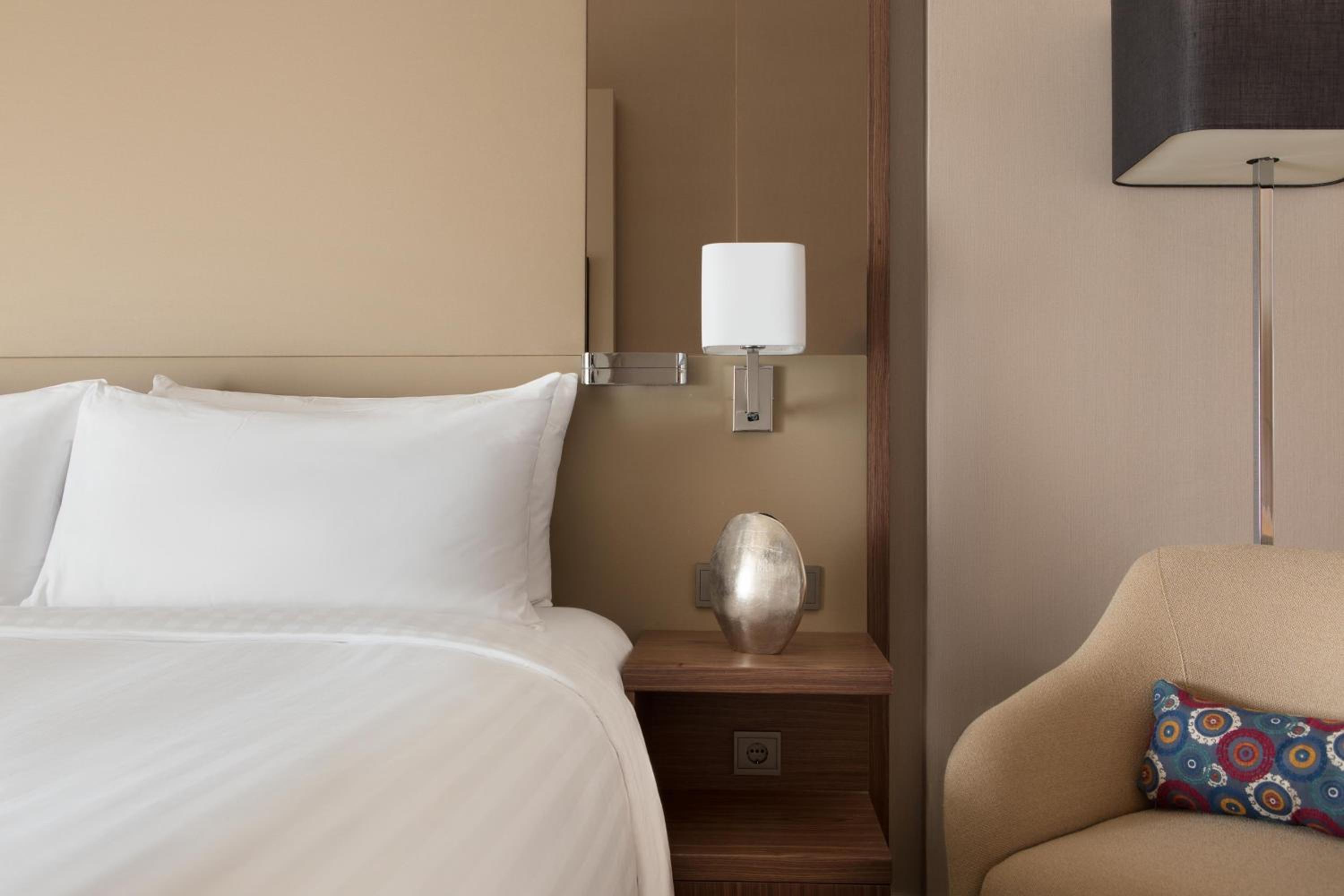 Deluxe King Room with City View