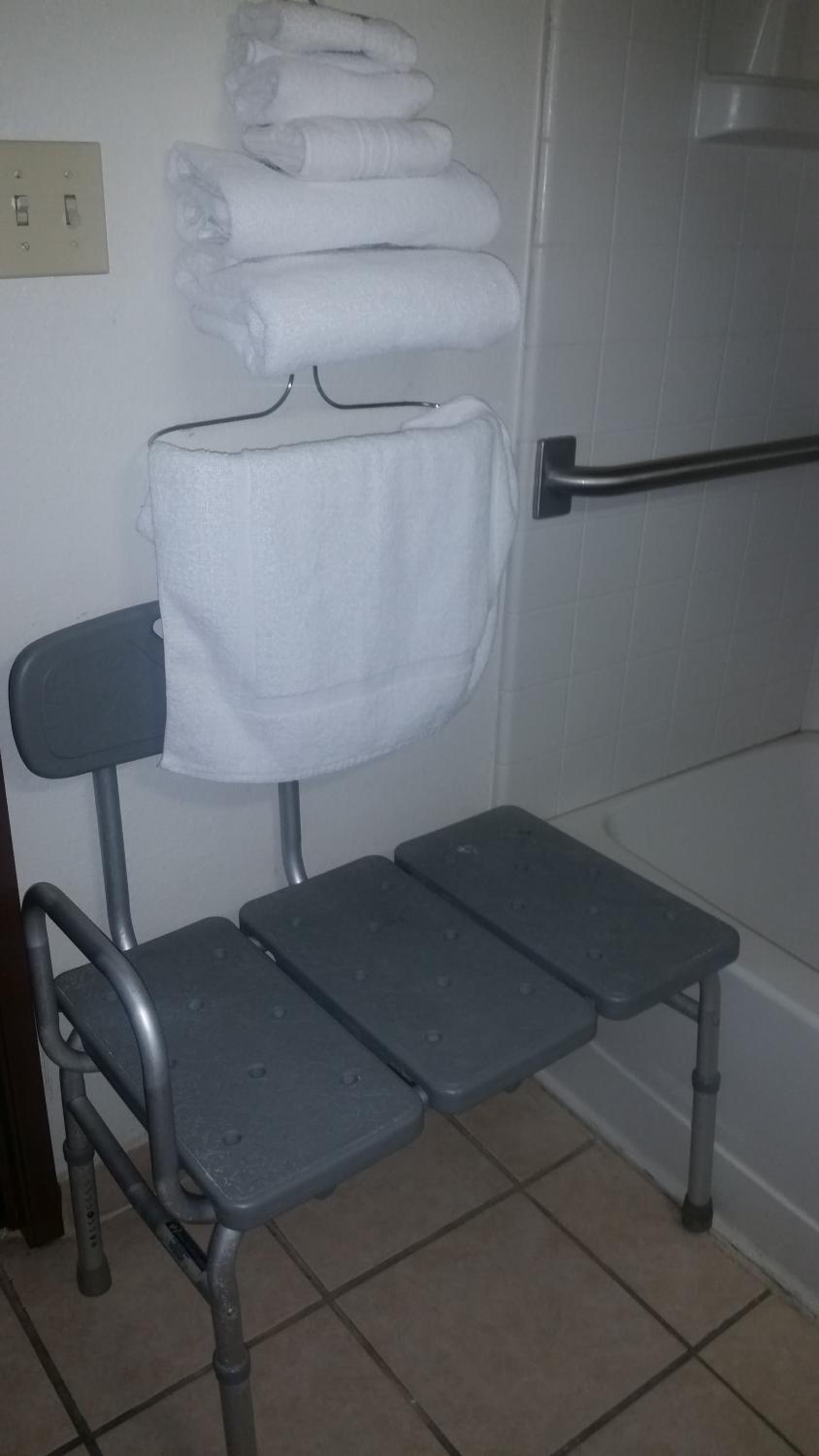 Queen Room - Mobility Access/Non-Smoking - Photo 2