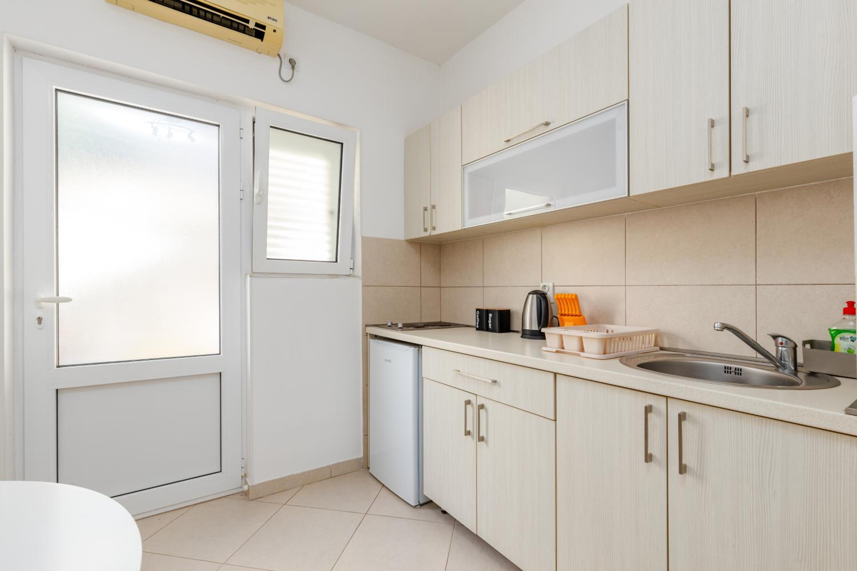 One-Bedroom Apartment with Terrace photo 2