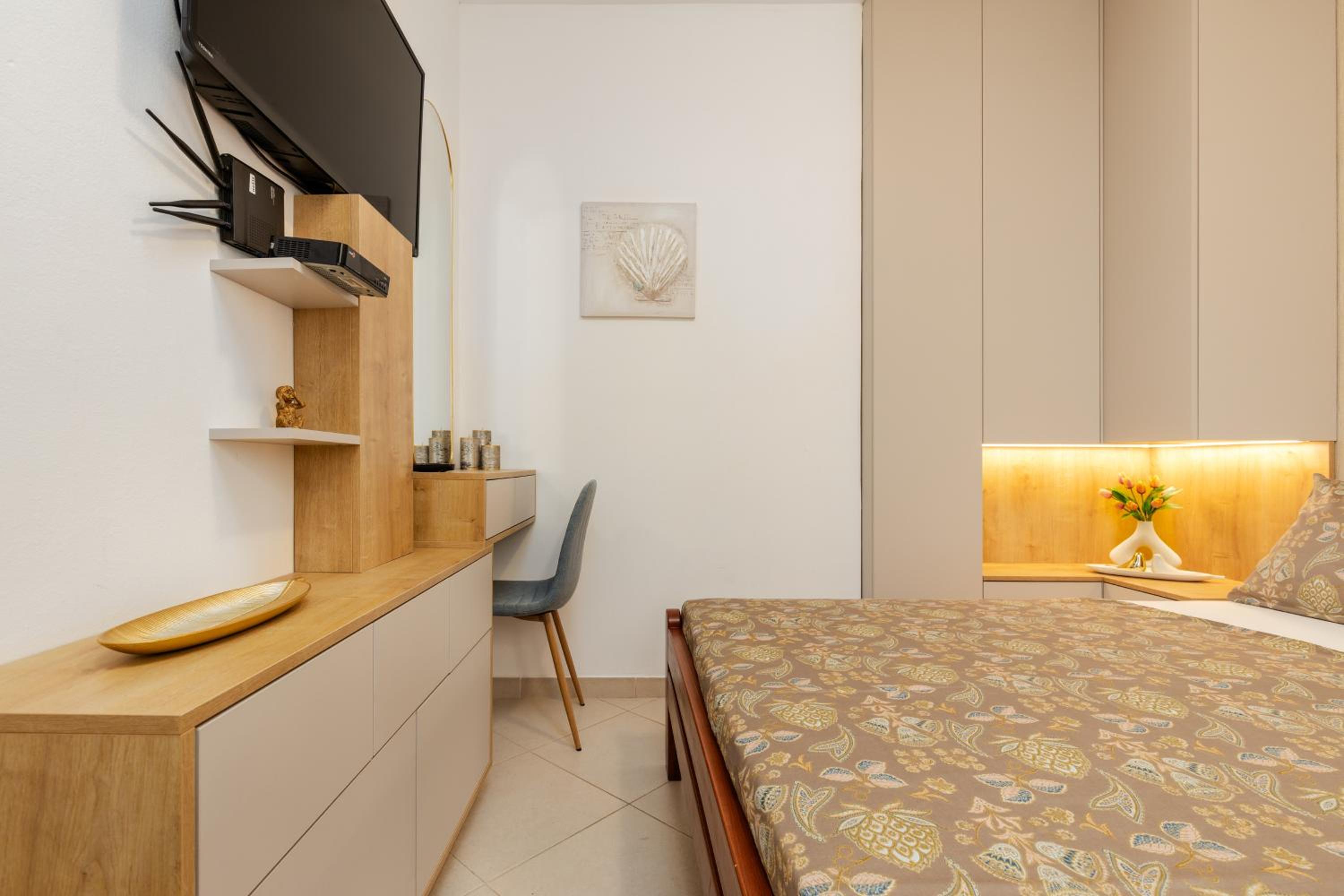 One-Bedroom Apartment with Terrace photo 1