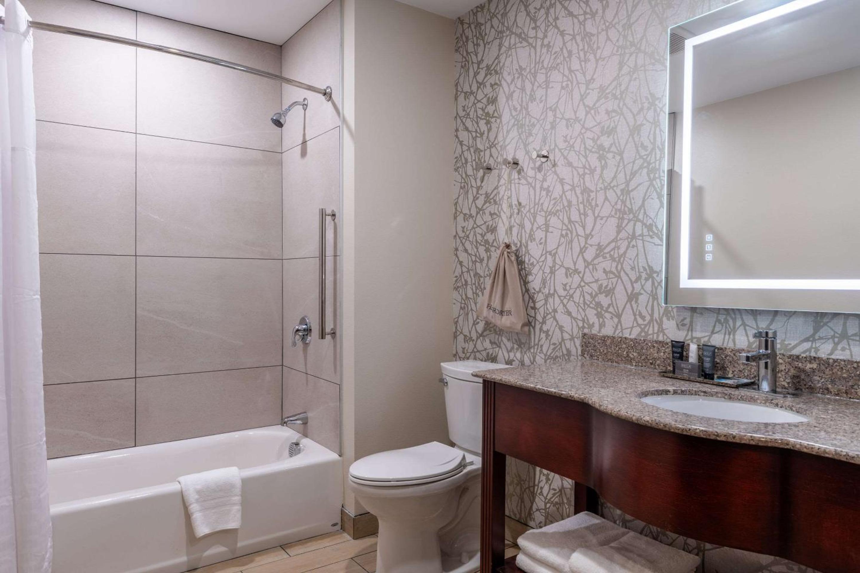 Efficiency Queen Suite with Two Queen Beds - Non-Smoking photo 3