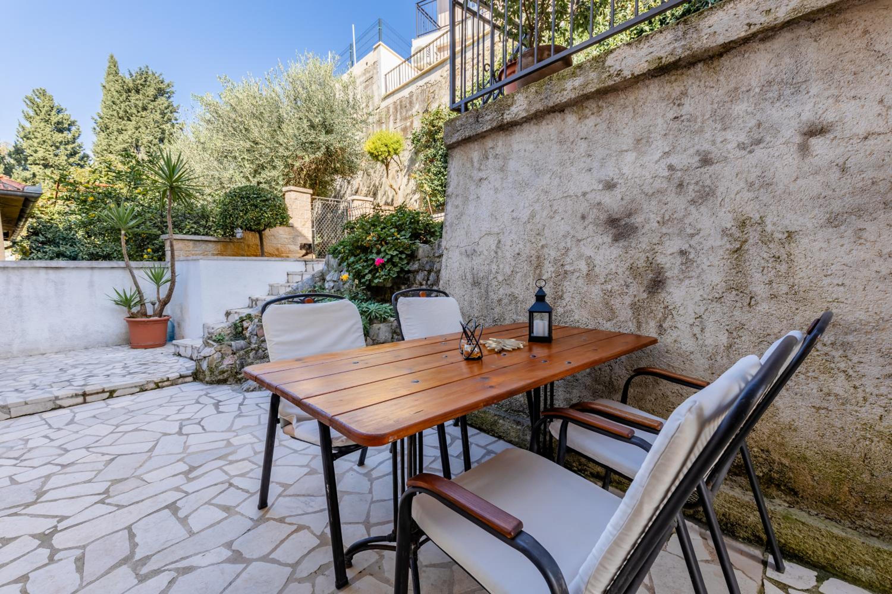 One-Bedroom Apartment with Terrace photo 3