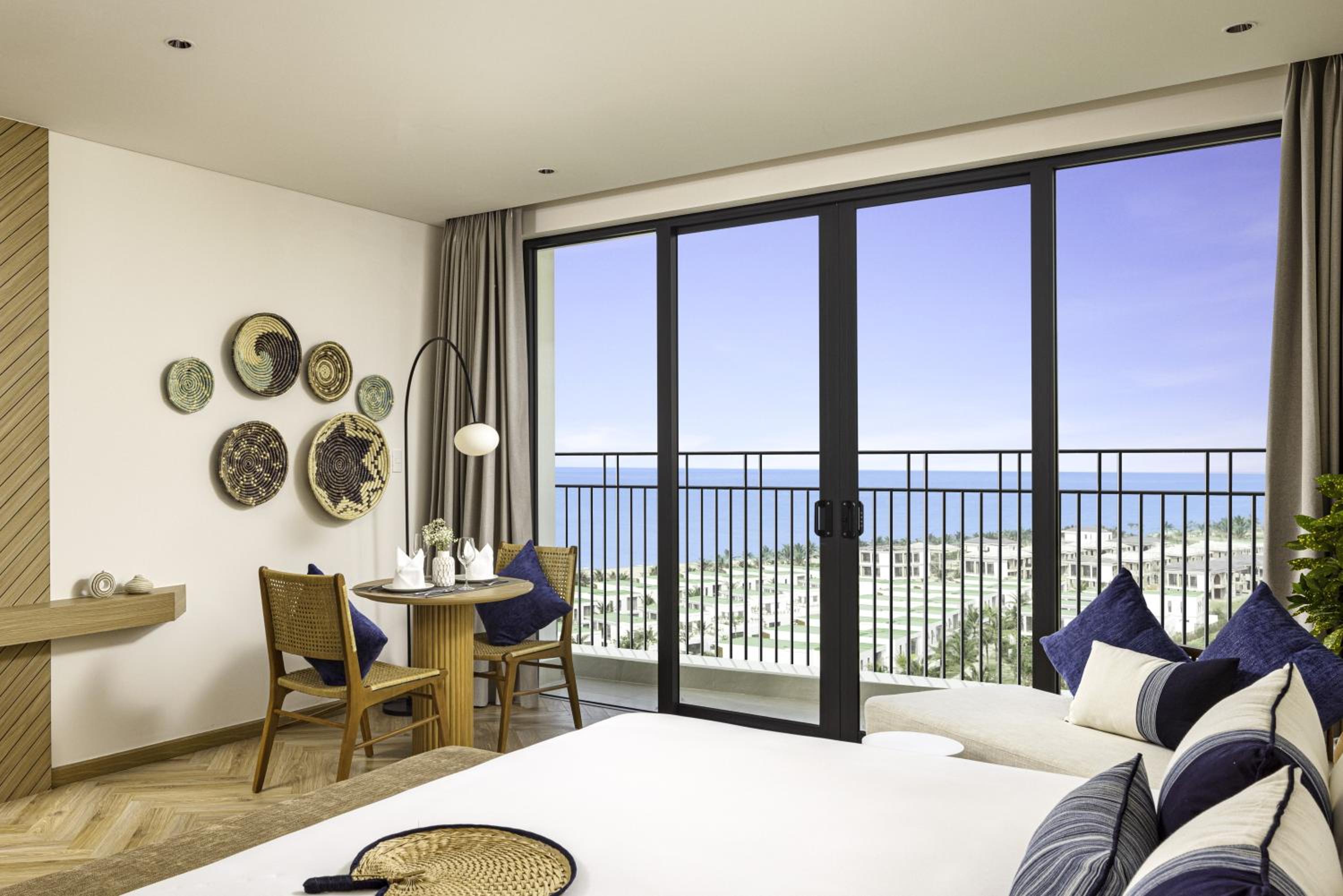 Premier King Room with Ocean View - Photo 11