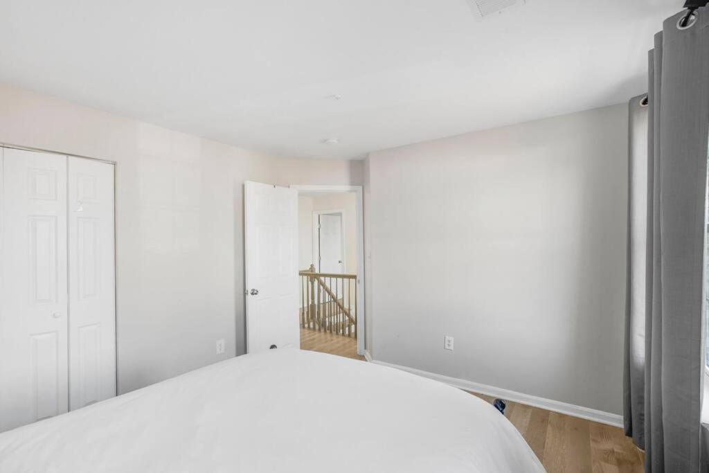 Seven-Bedroom House photo 2