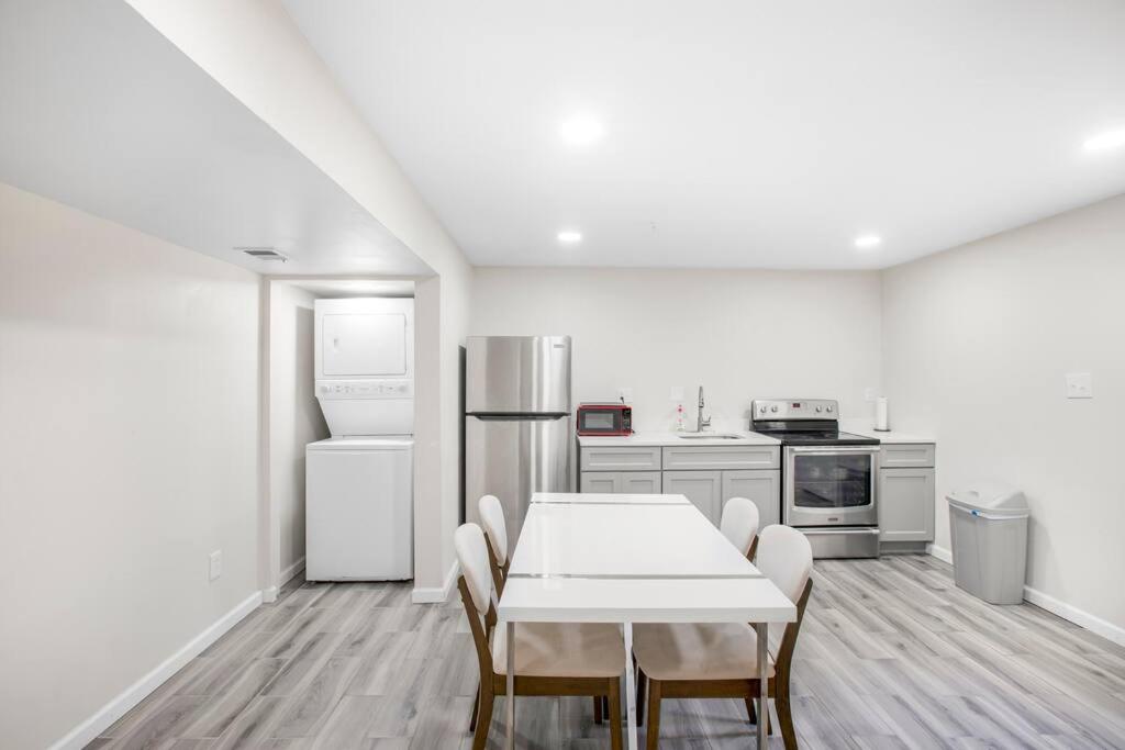 Seven-Bedroom House photo 3