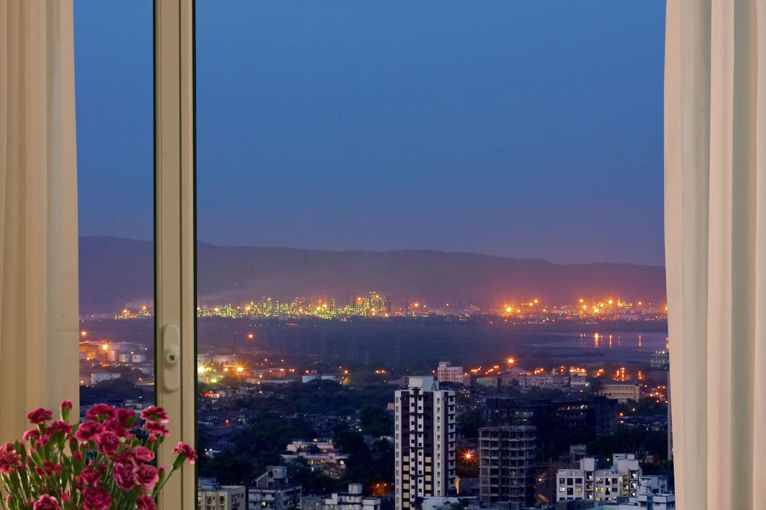 The Towers with Lounge Access with 15% off on Spa, Laundry, Food & Soft Beverage and Complimentary Luxury Hours from 6pm to 8pm