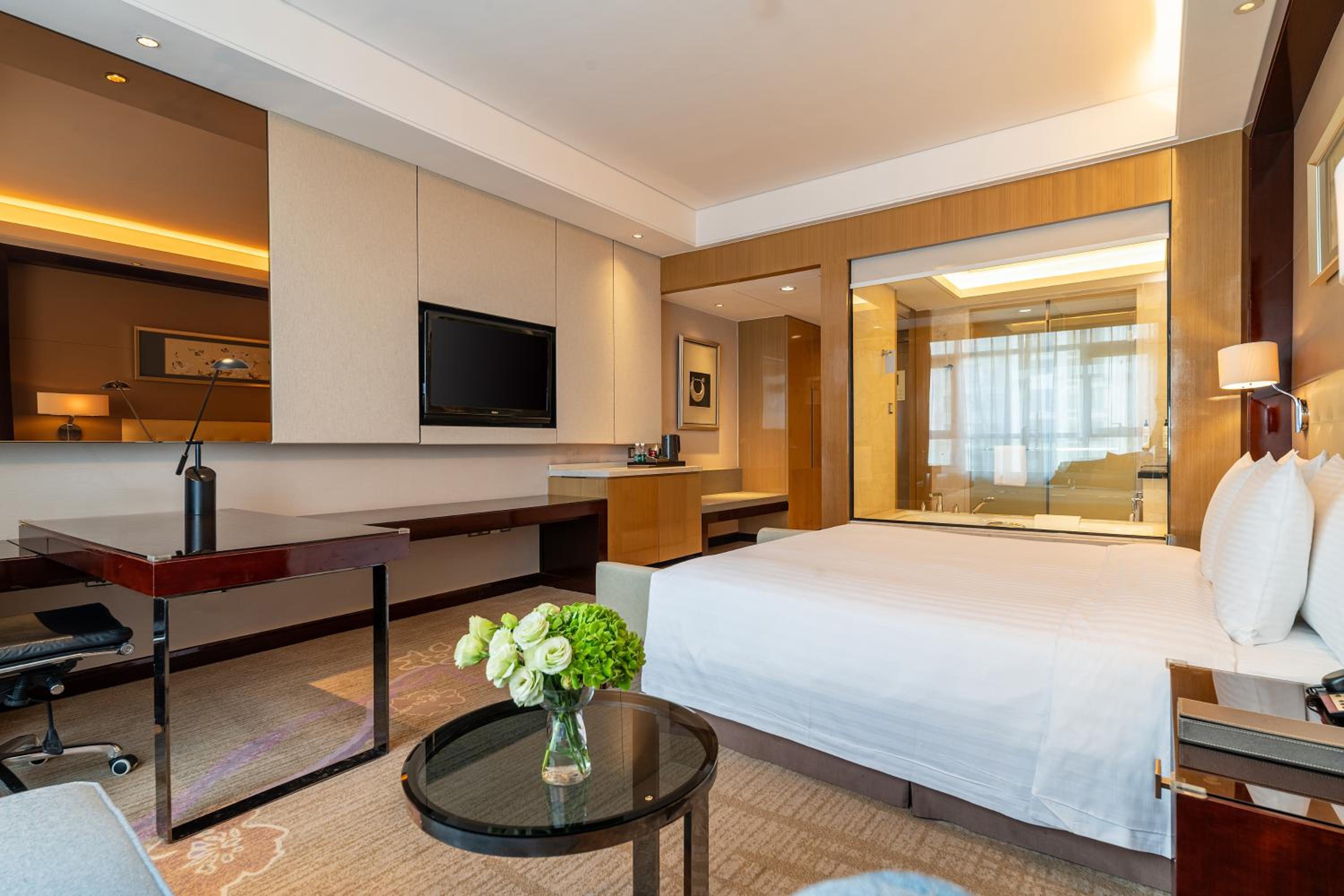 Deluxe Double Room - Executive Floor - Non-Smoking photo 3