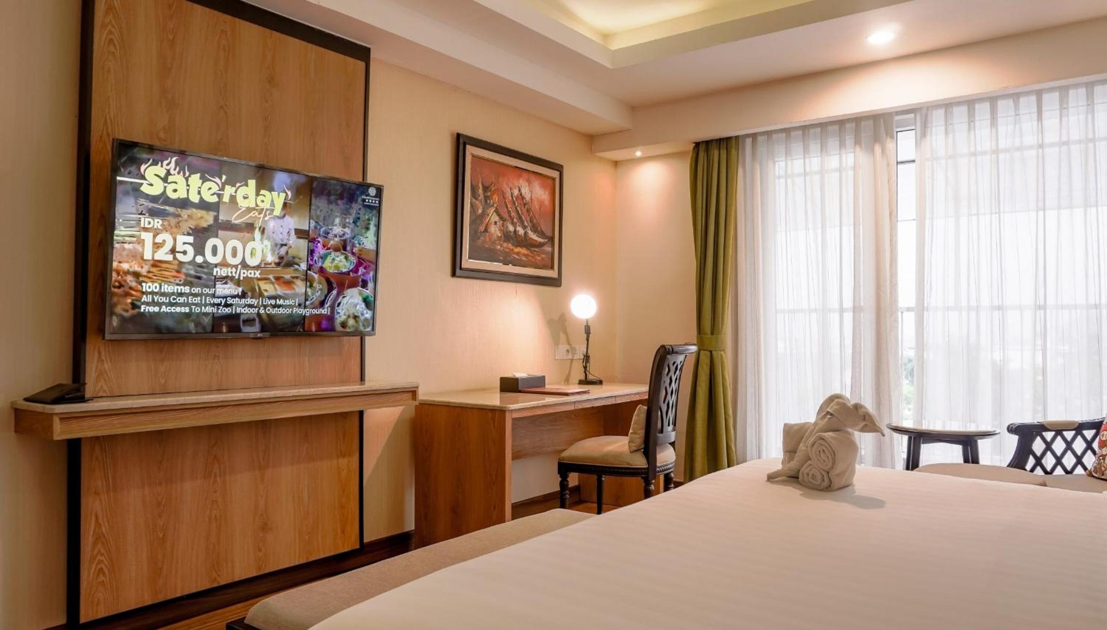 Junior Suite with Balcony - Photo 3