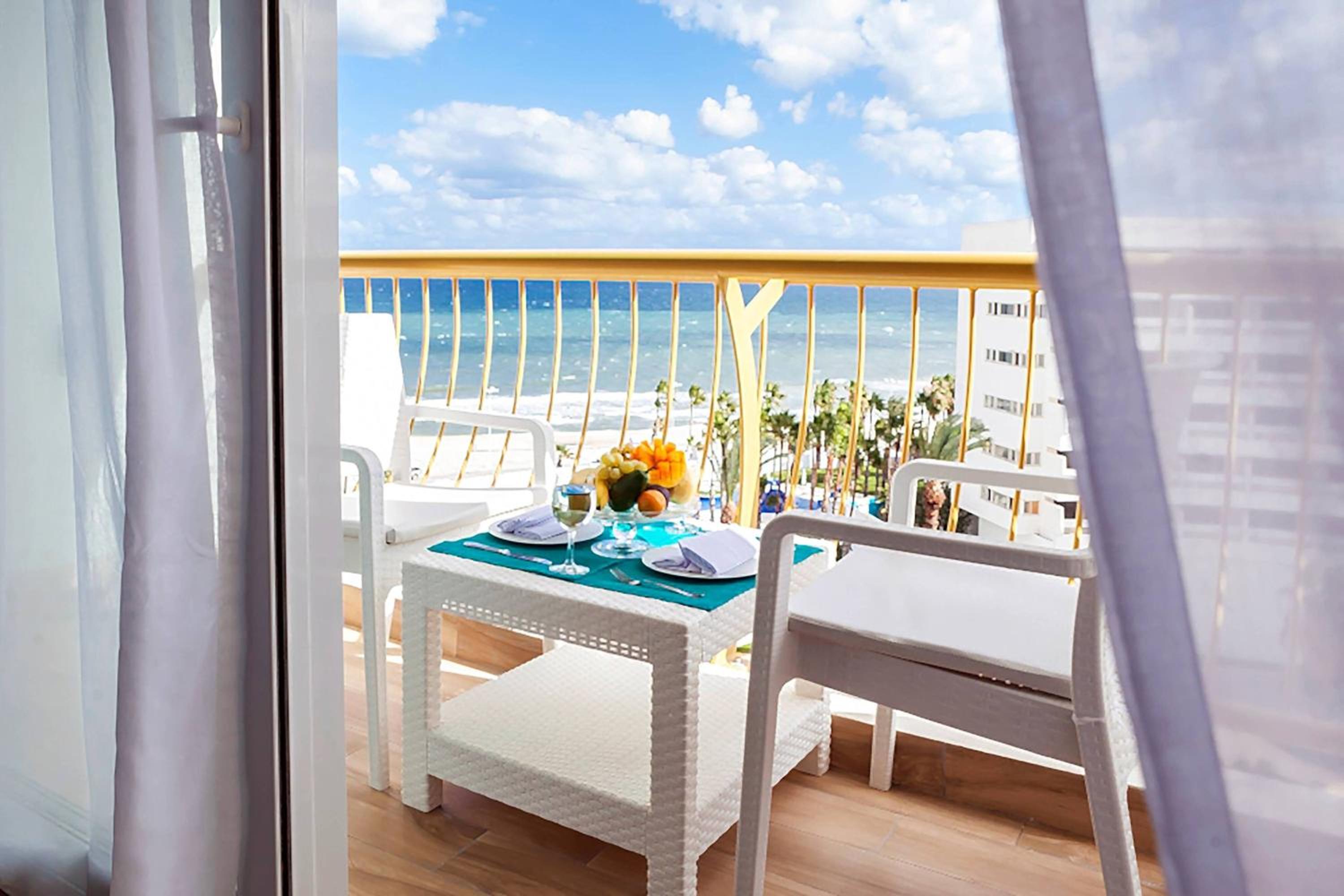 Guest room, 1 King, Sea view, Balcony