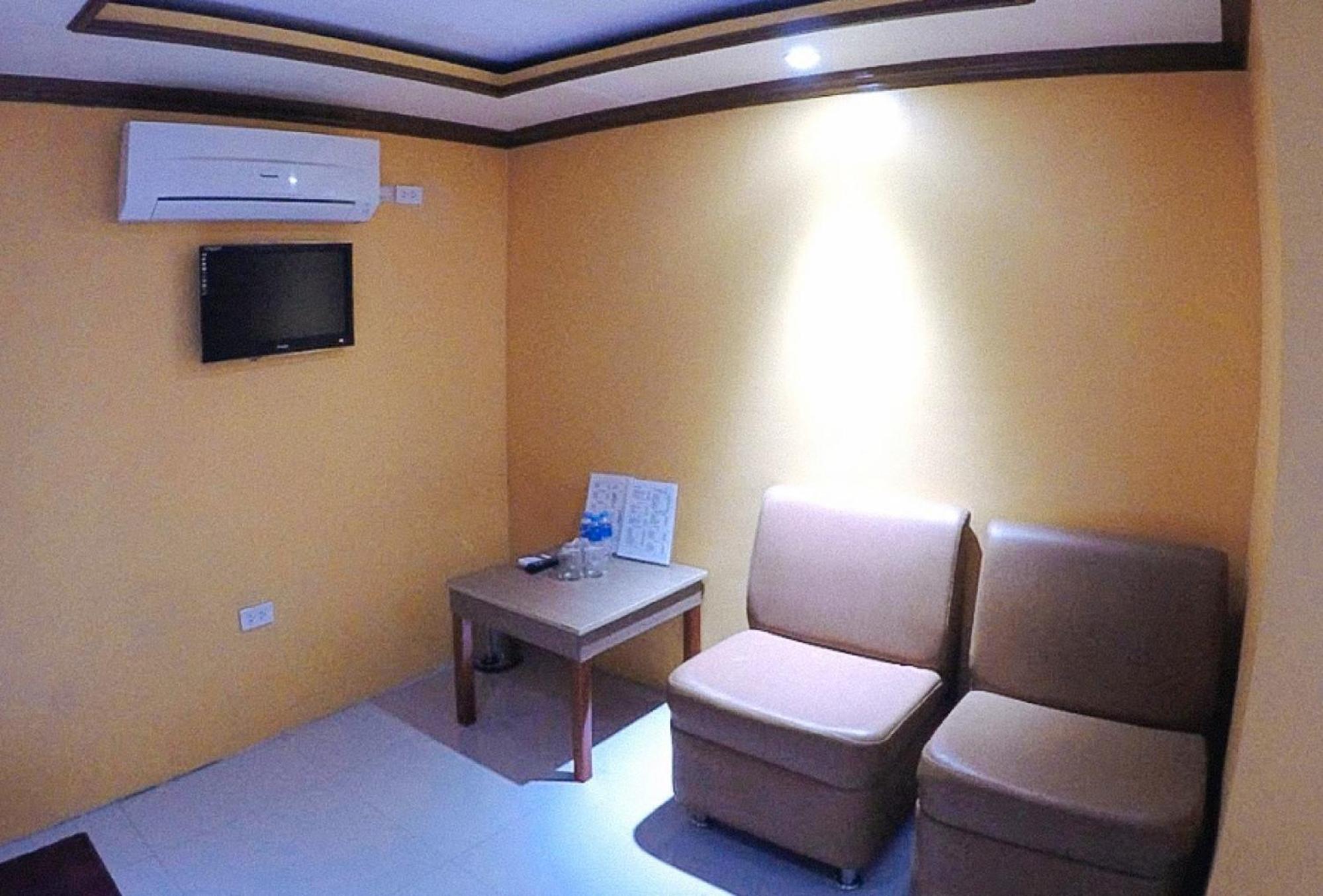 Family Room photo 3