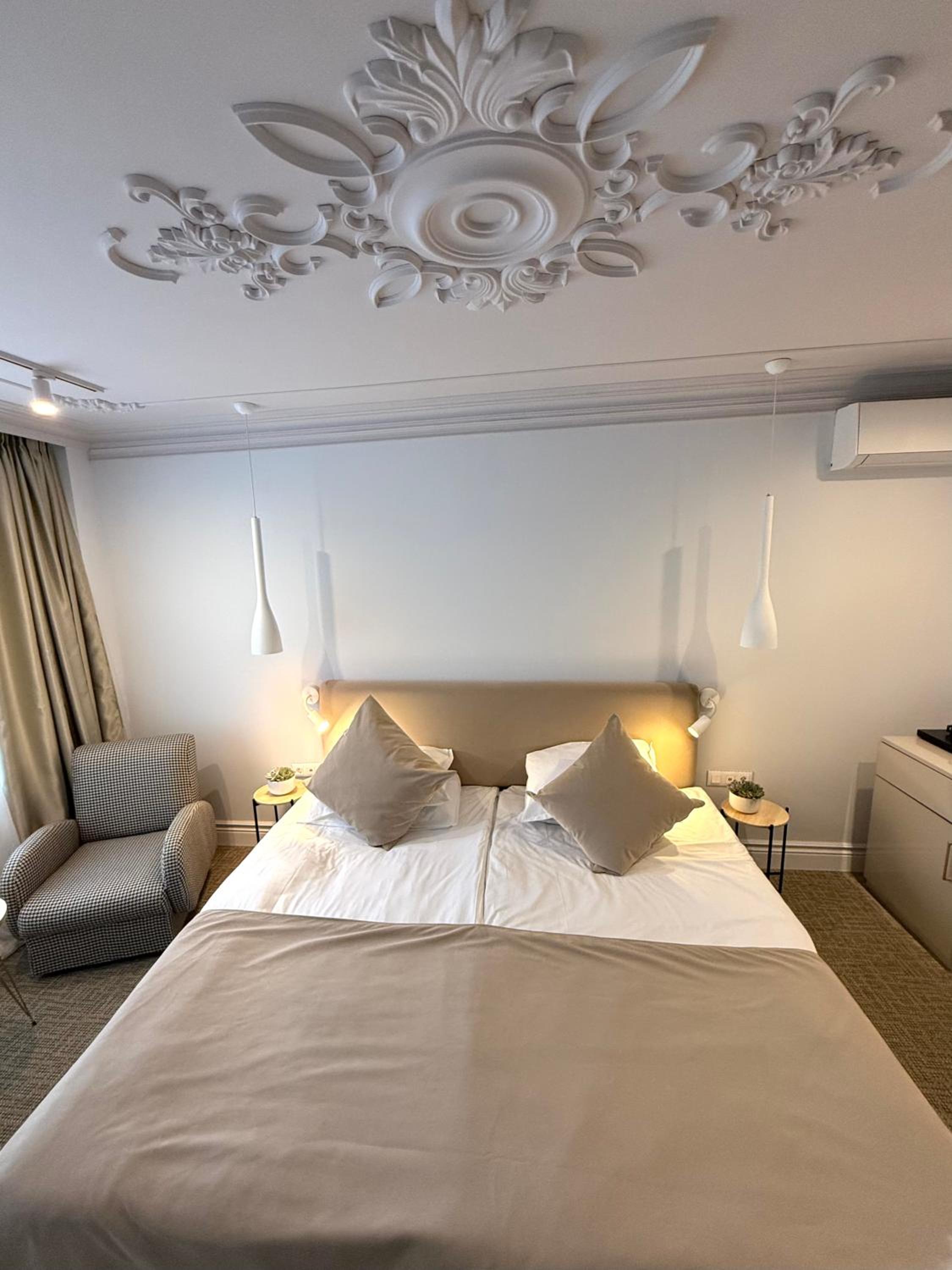Double Room with Free Parking