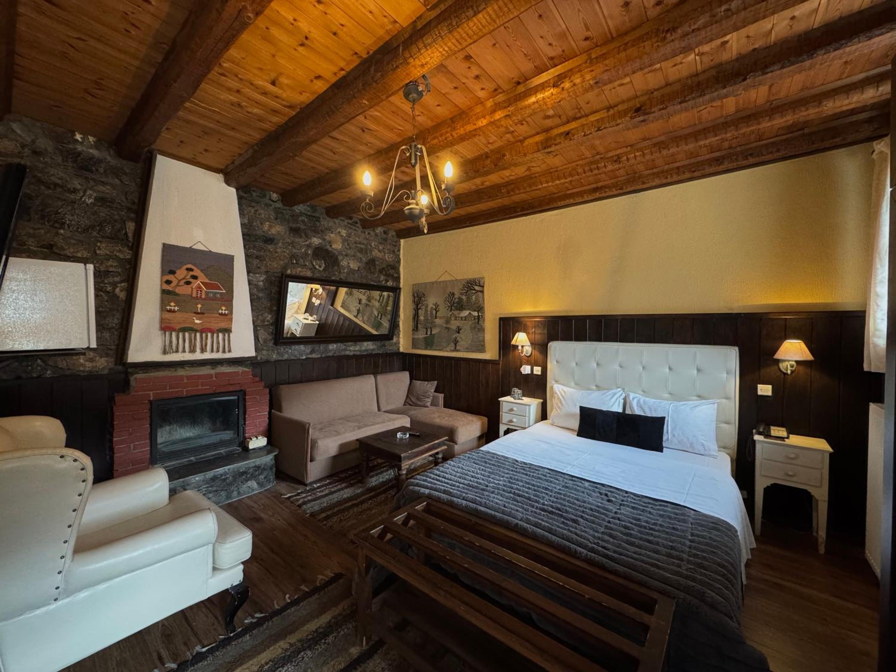 Triple Room with Fireplace photo 3