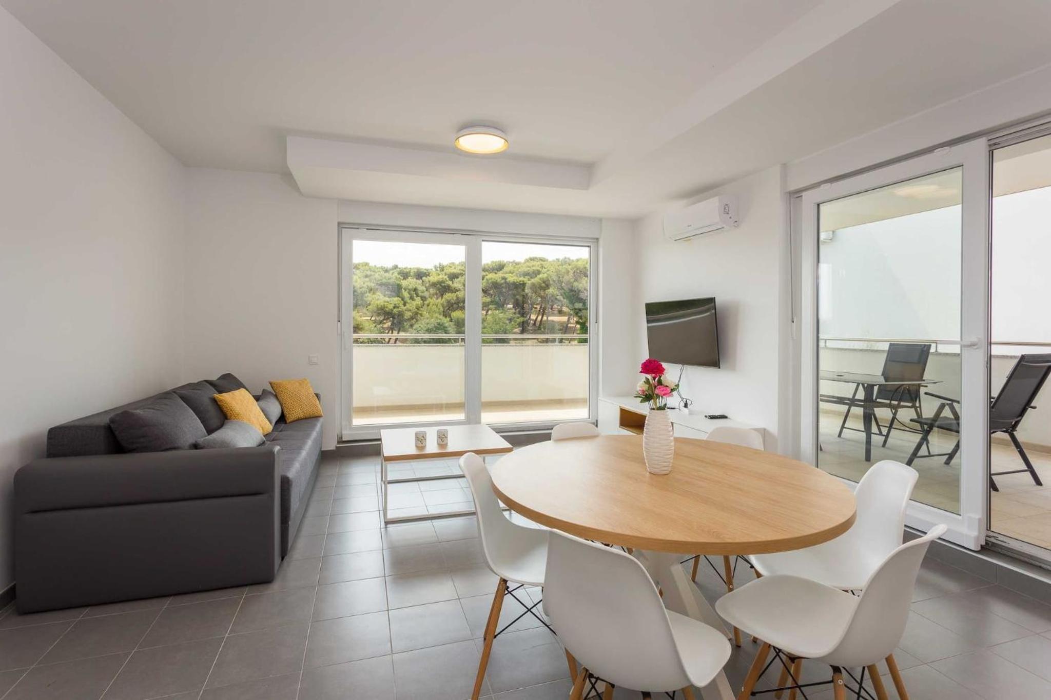 Apartment with Balcony photo 1