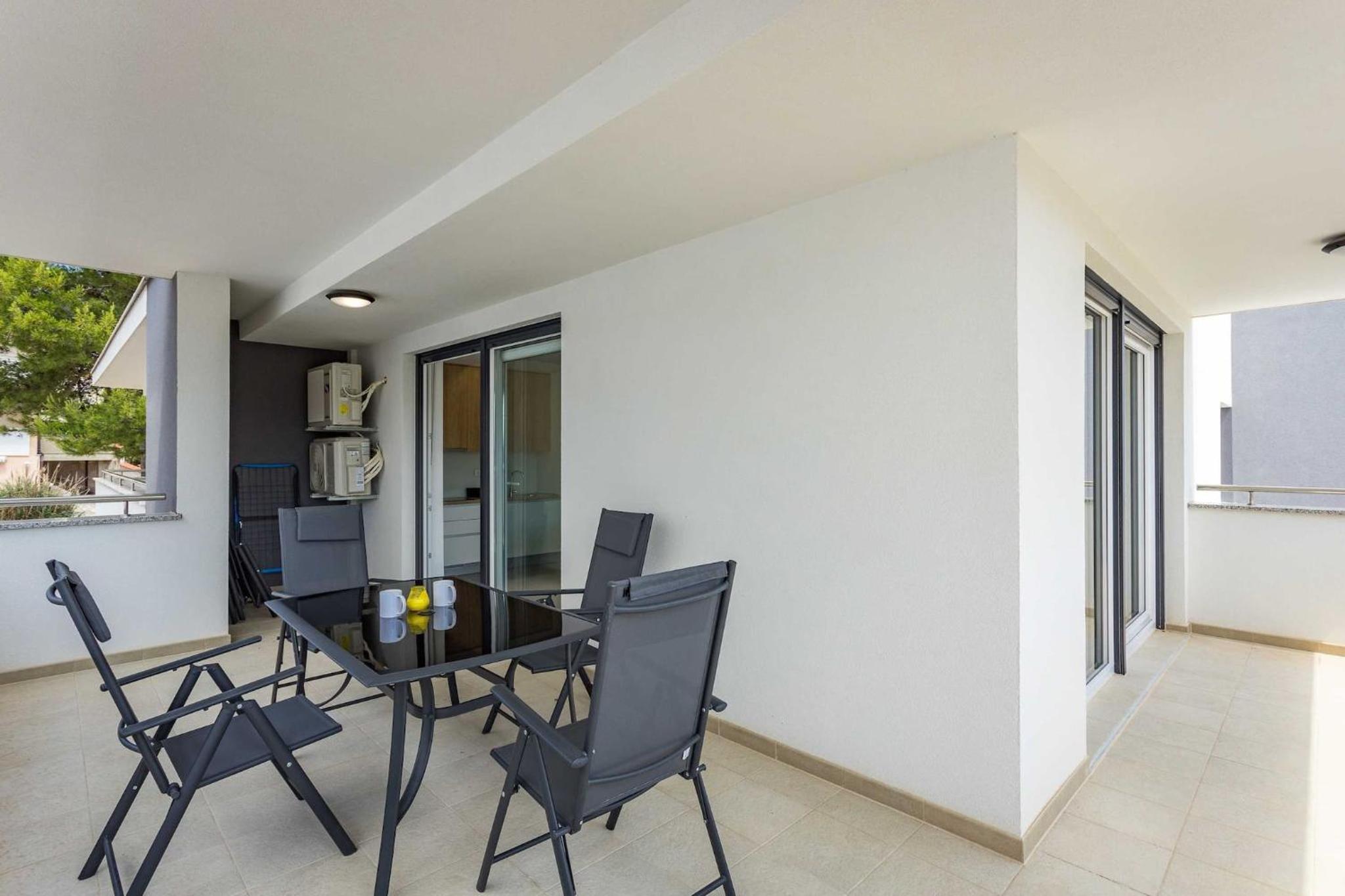 Two bedroom apartment with Balcony photo 2