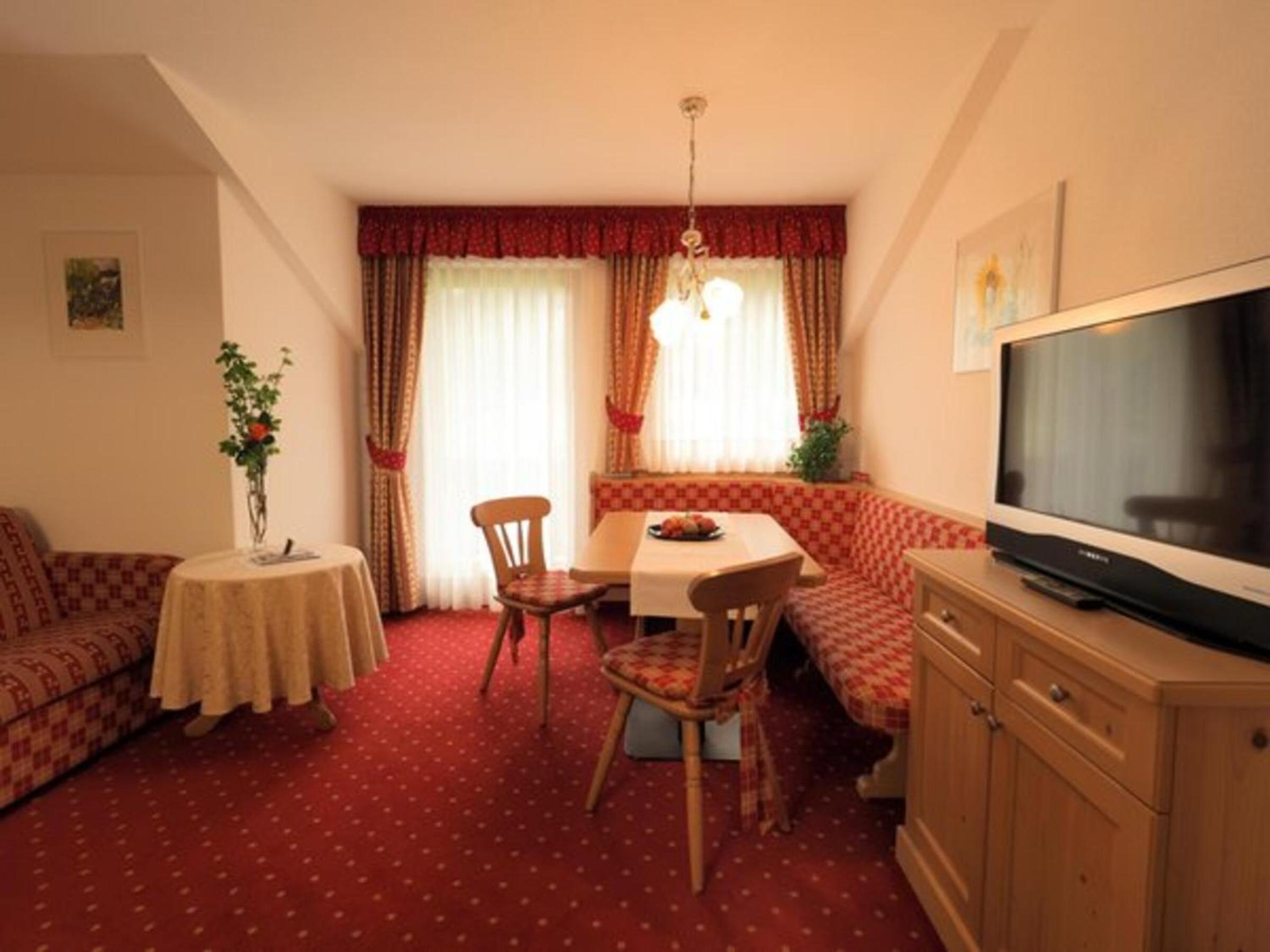 Two-Bedroom Deluxe Apartment with Garden View photo 3