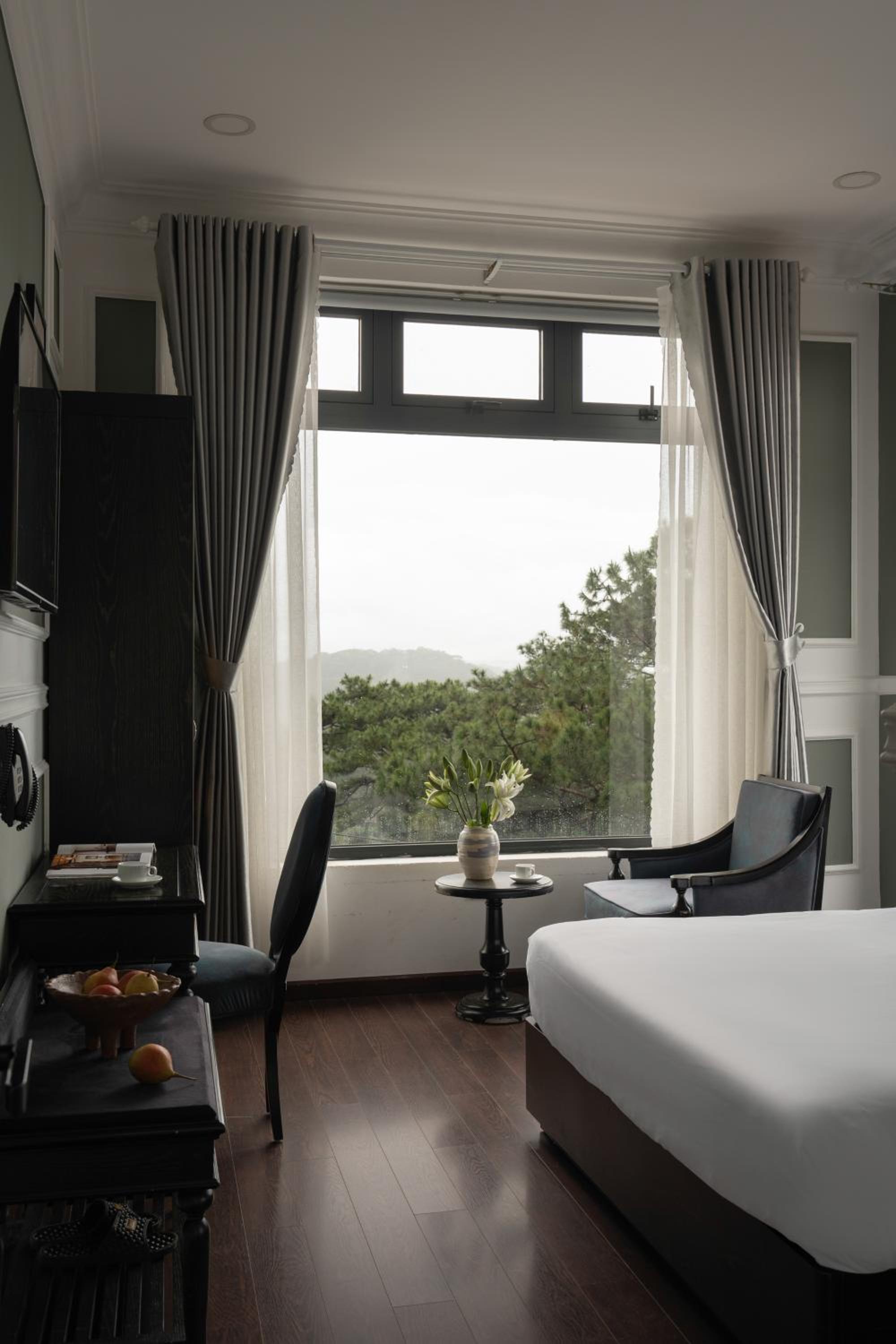 Deluxe Double Room with Balcony - Photo 11