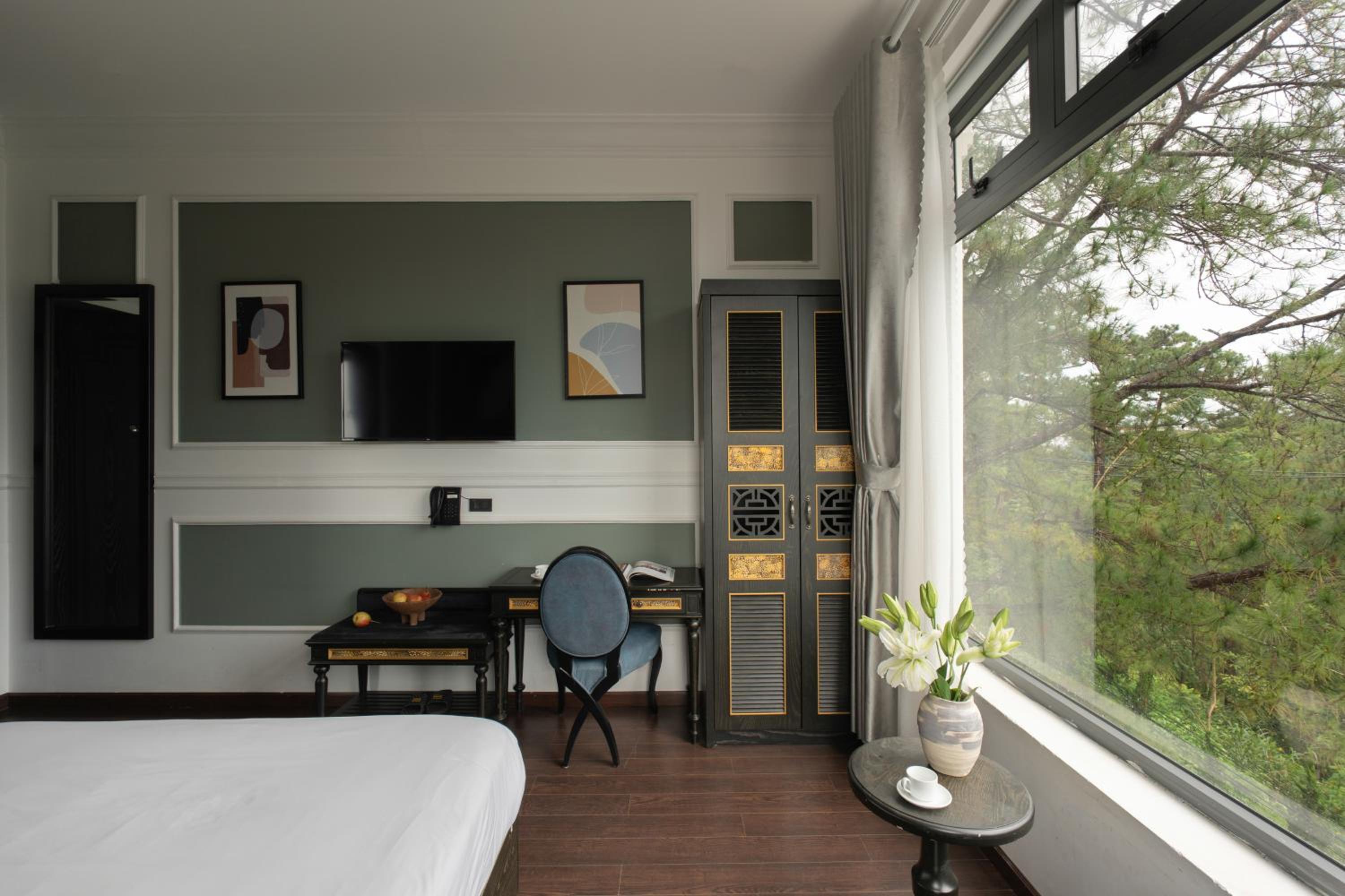 Deluxe Double Room with Balcony - Photo 16