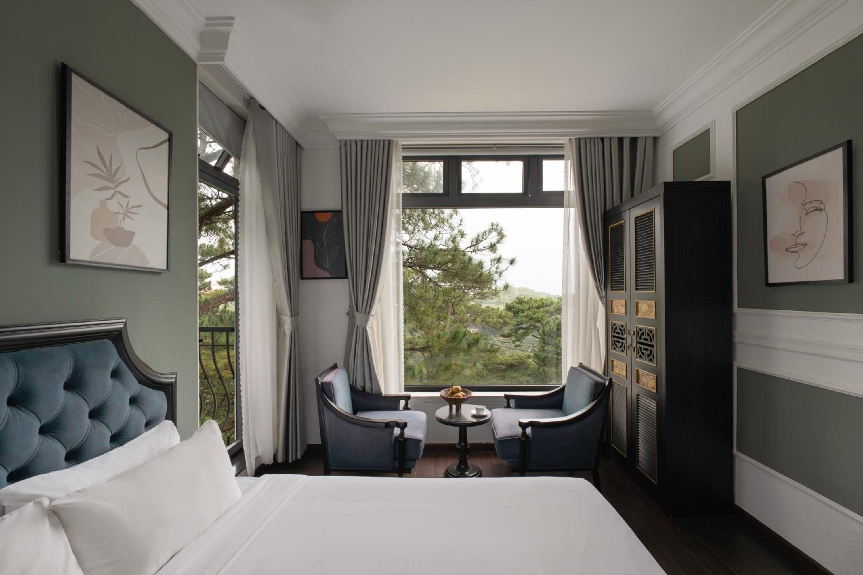Deluxe Double Room with Balcony - Photo 4