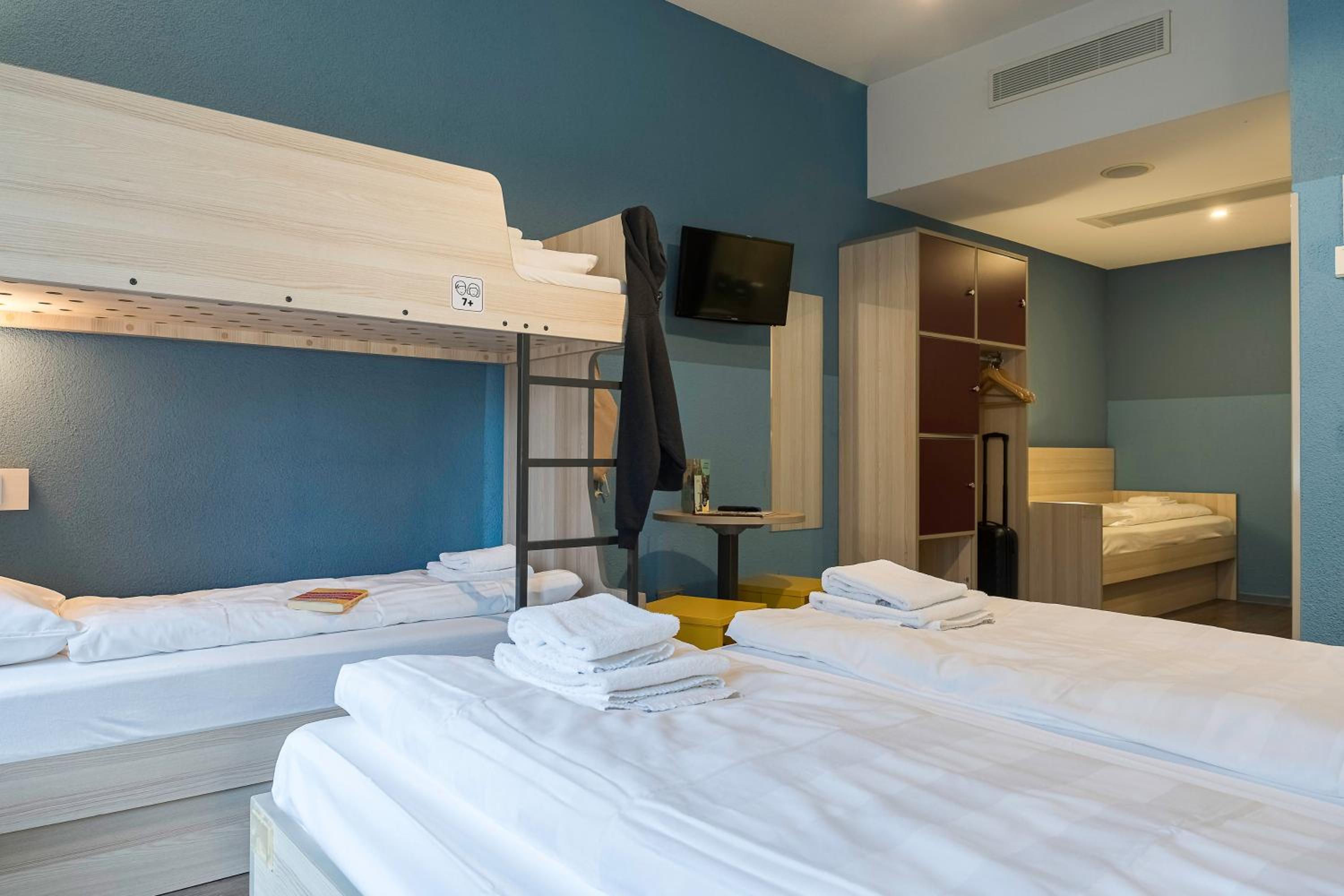 5-Bed Room photo 3