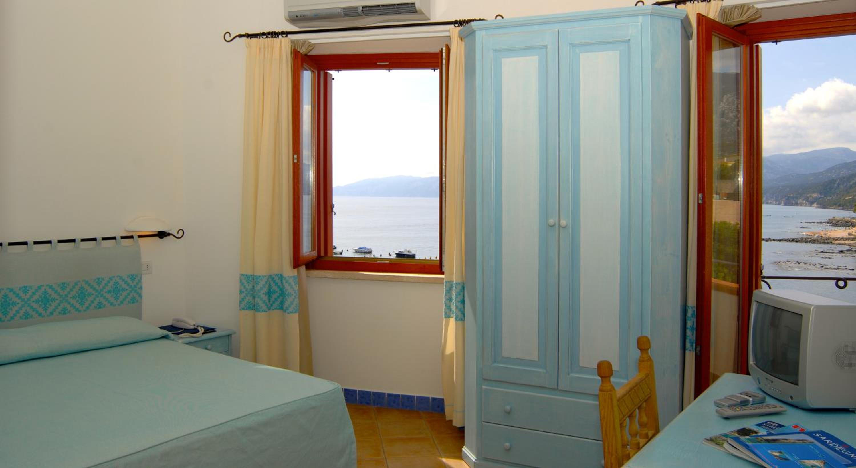 Superior Double Room with Sea View - Photo 3
