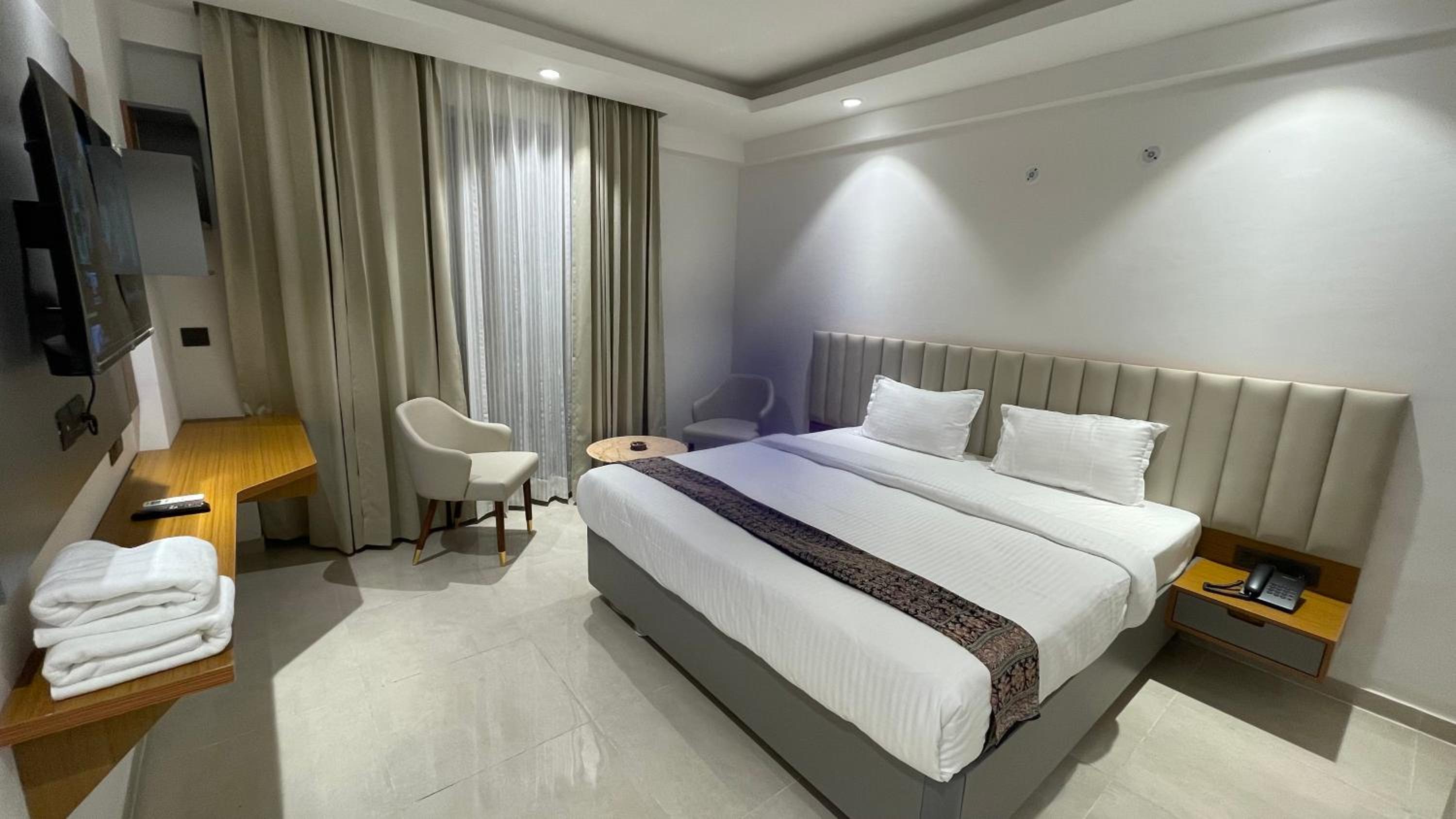 Deluxe Double Room With Balcony