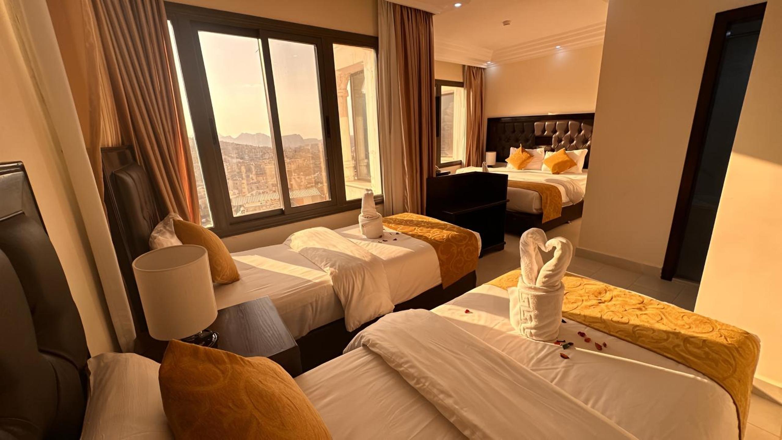 Quadruple Room - Photo 7