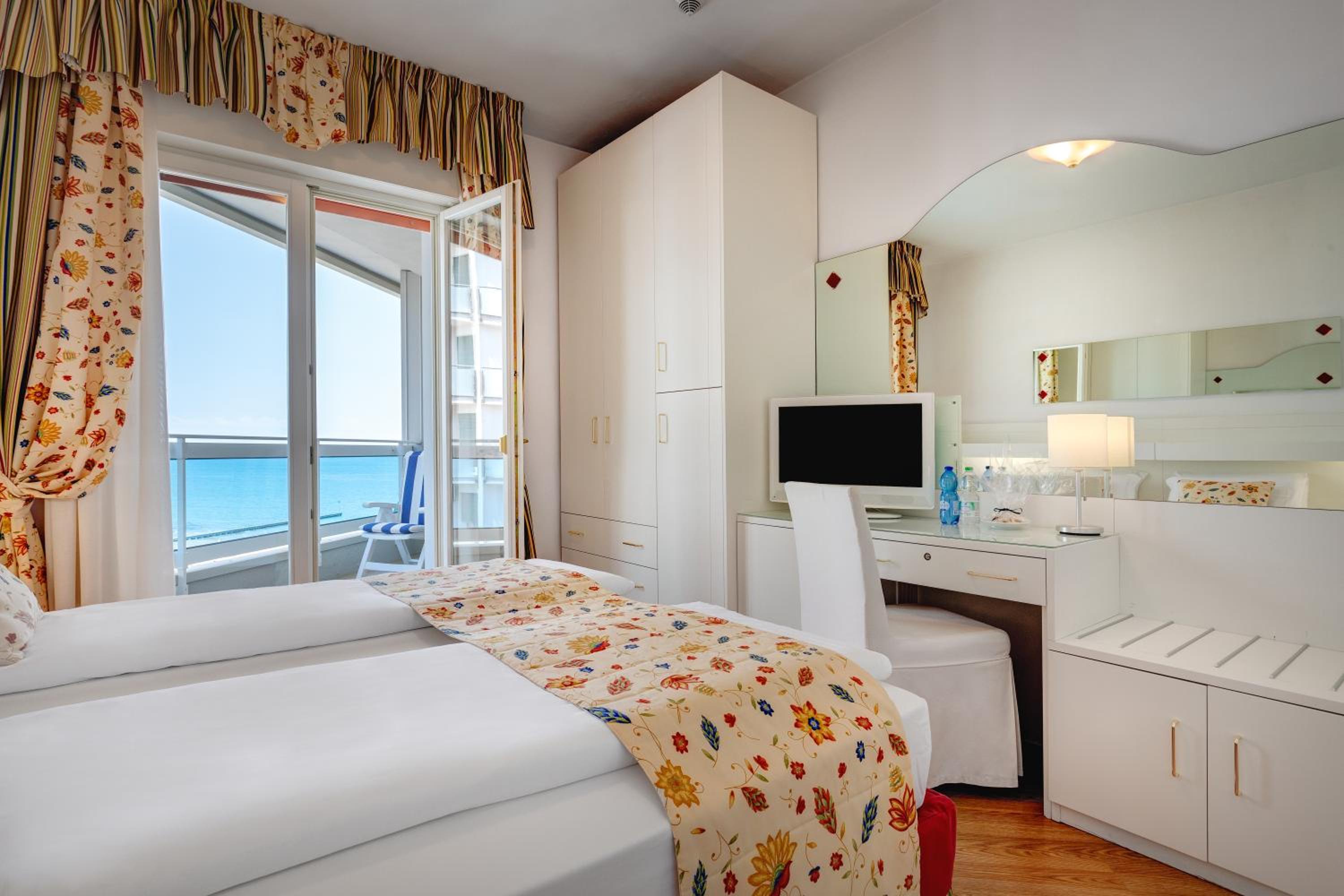 Budget Double Room - Photo 2