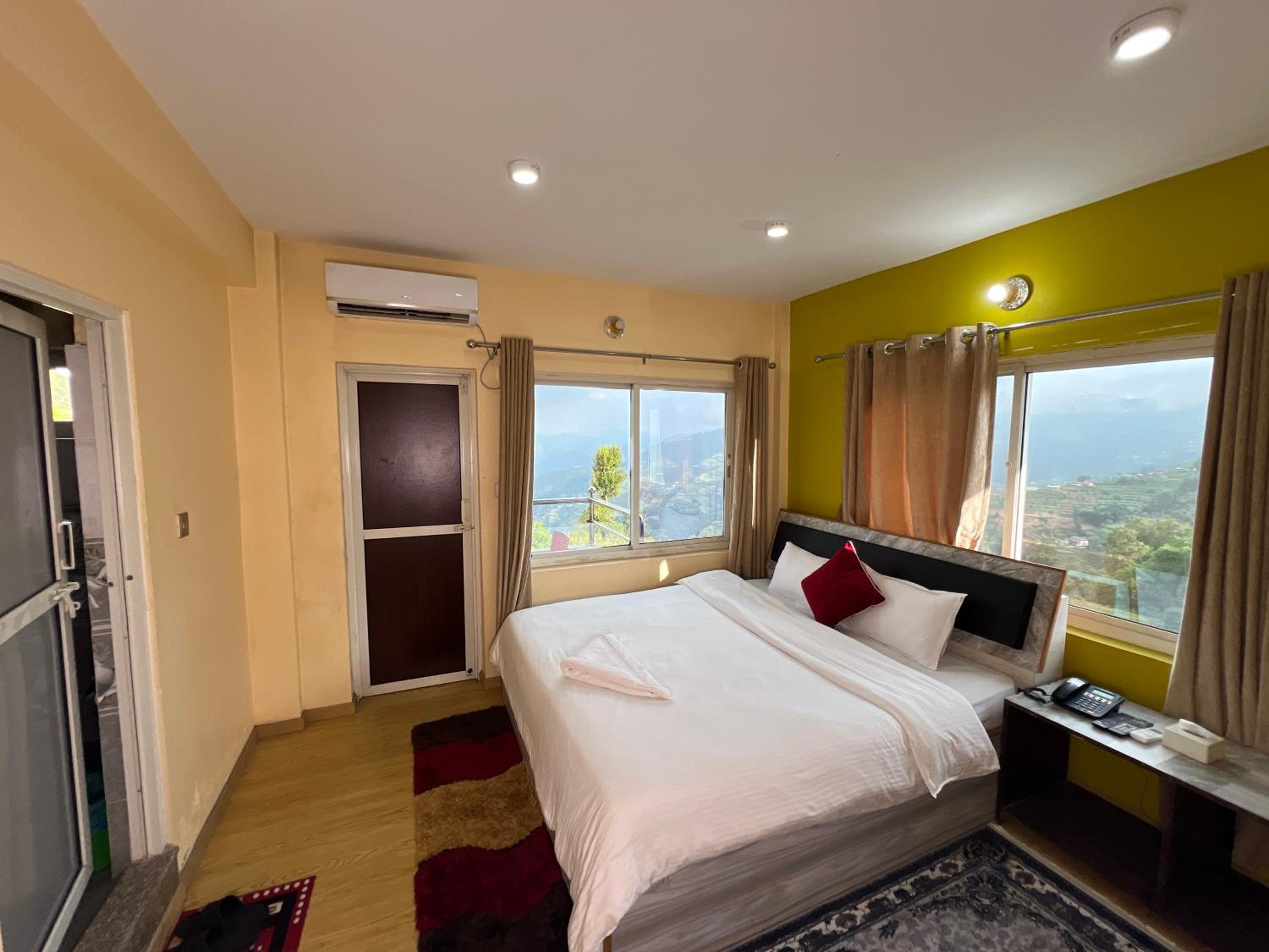 King Room with Balcony photo 1