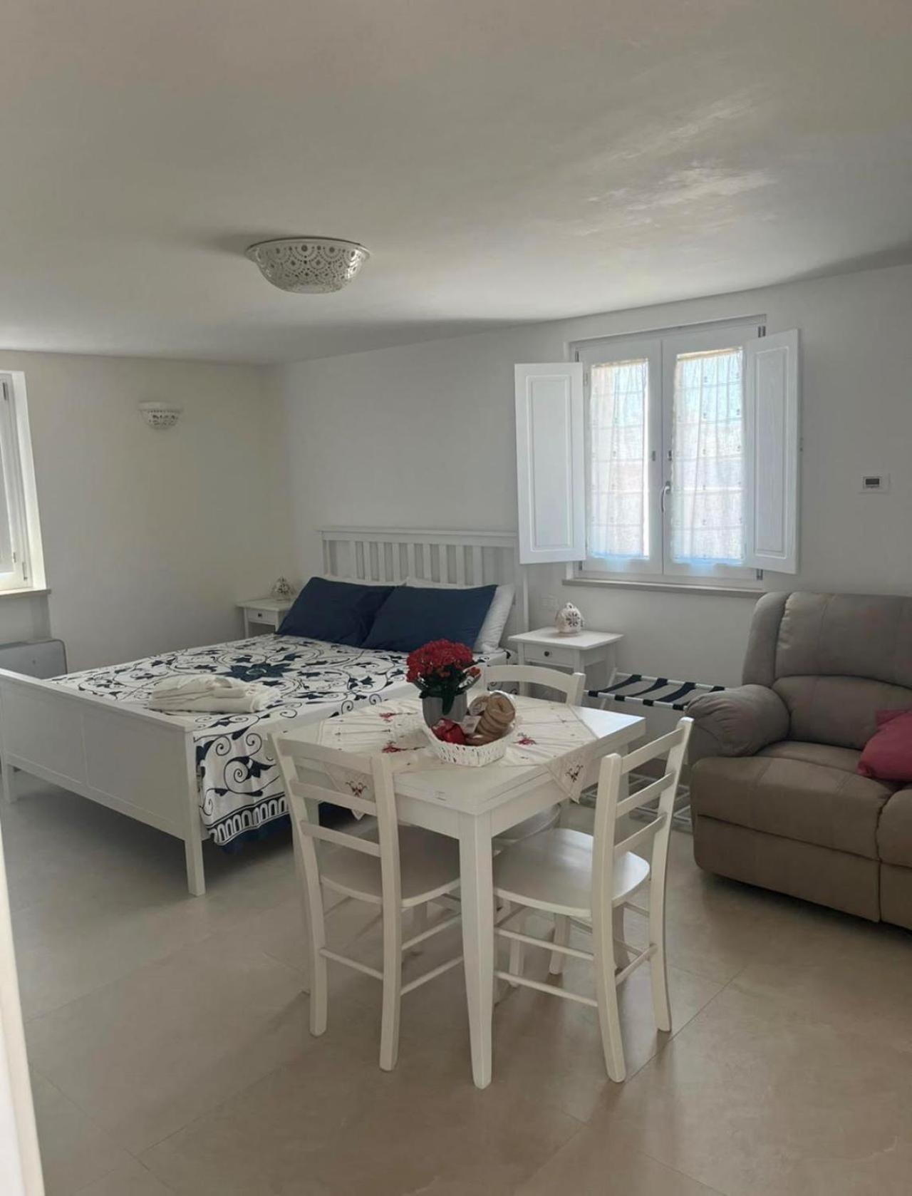 Studio Apartment with One Double Bed
