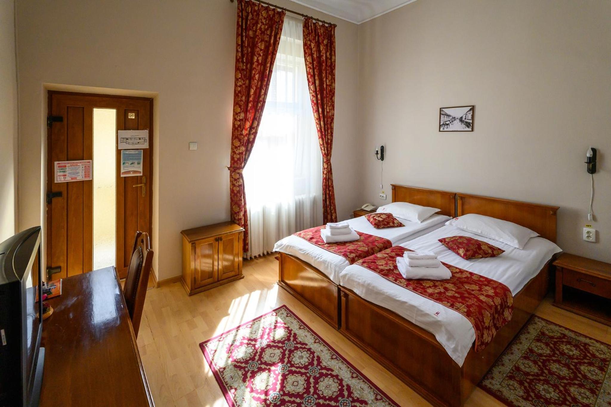 Twin Room - Photo 10