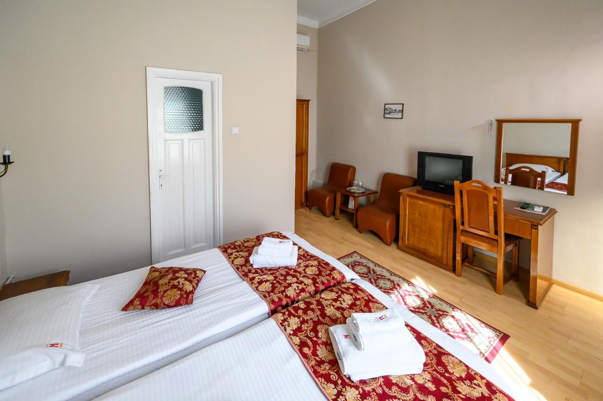 Twin Room - Photo 1