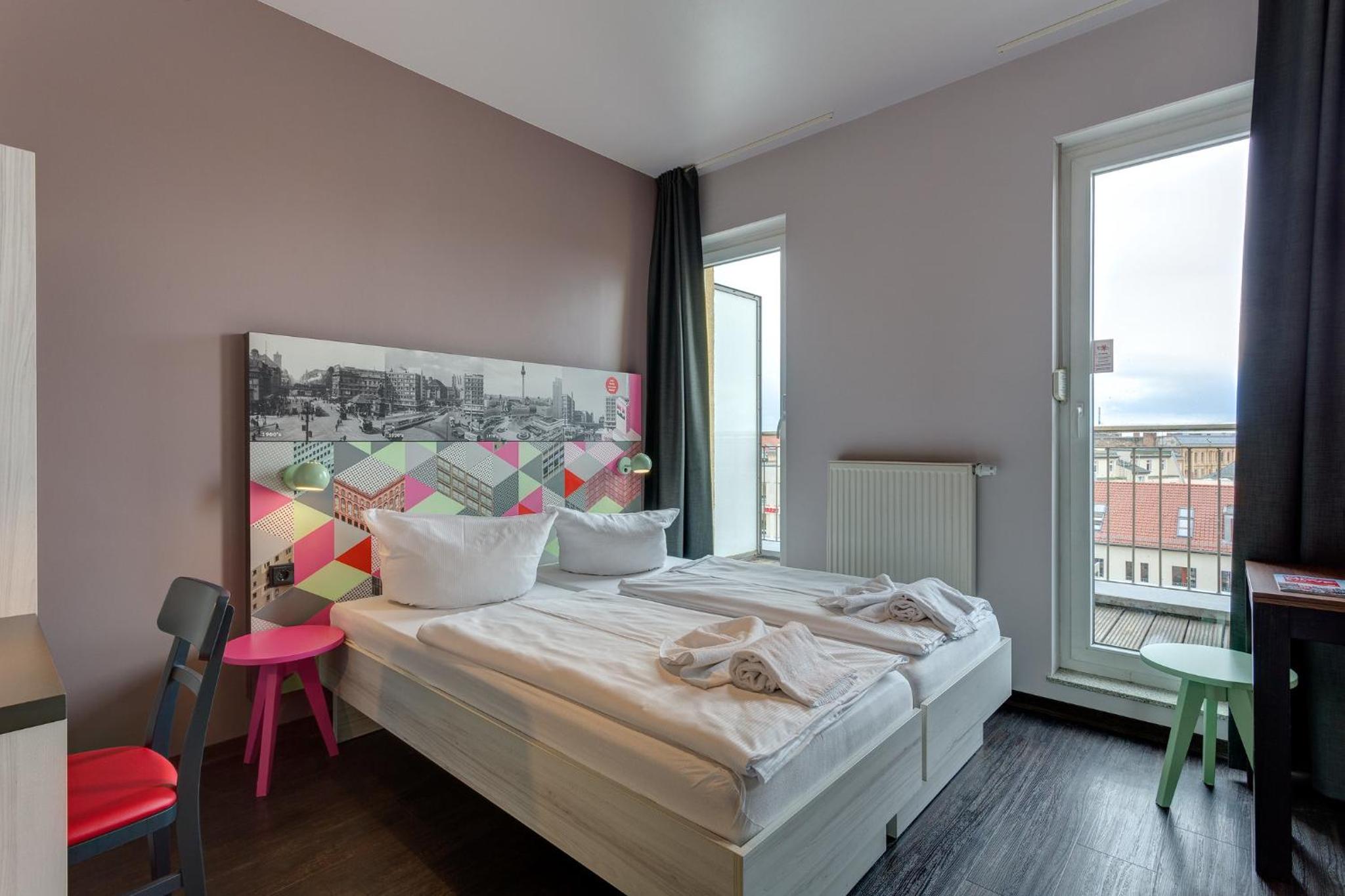 6-Bed Room photo 1