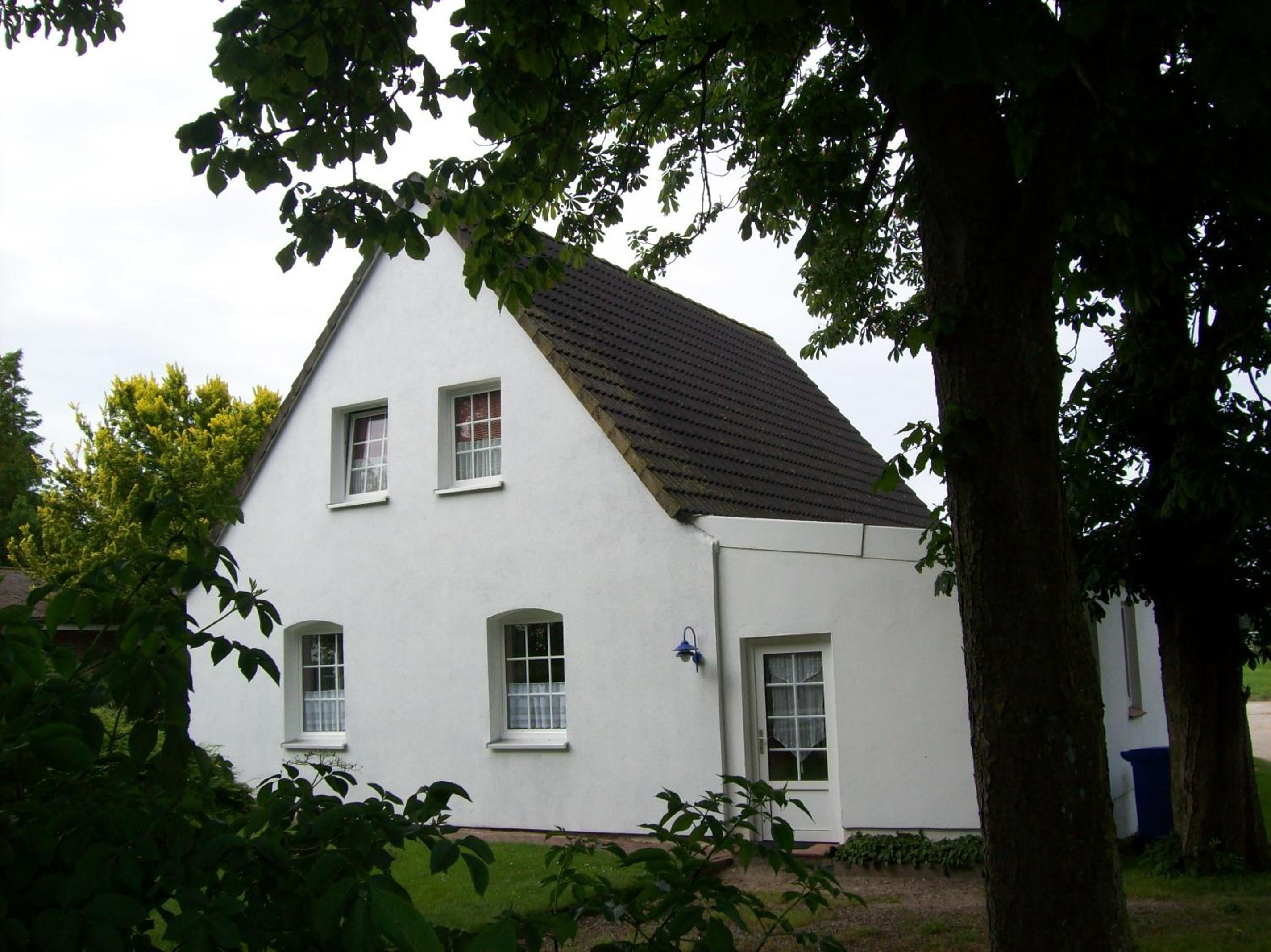 Two-Bedroom Deluxe Apartment with Garden View photo 2