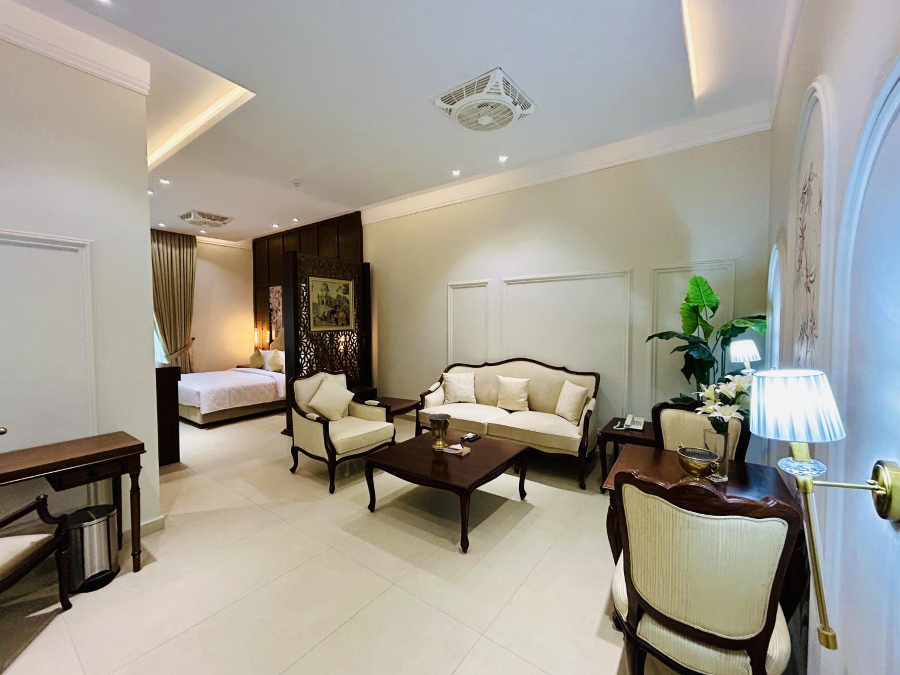 Deluxe King Room photo 2