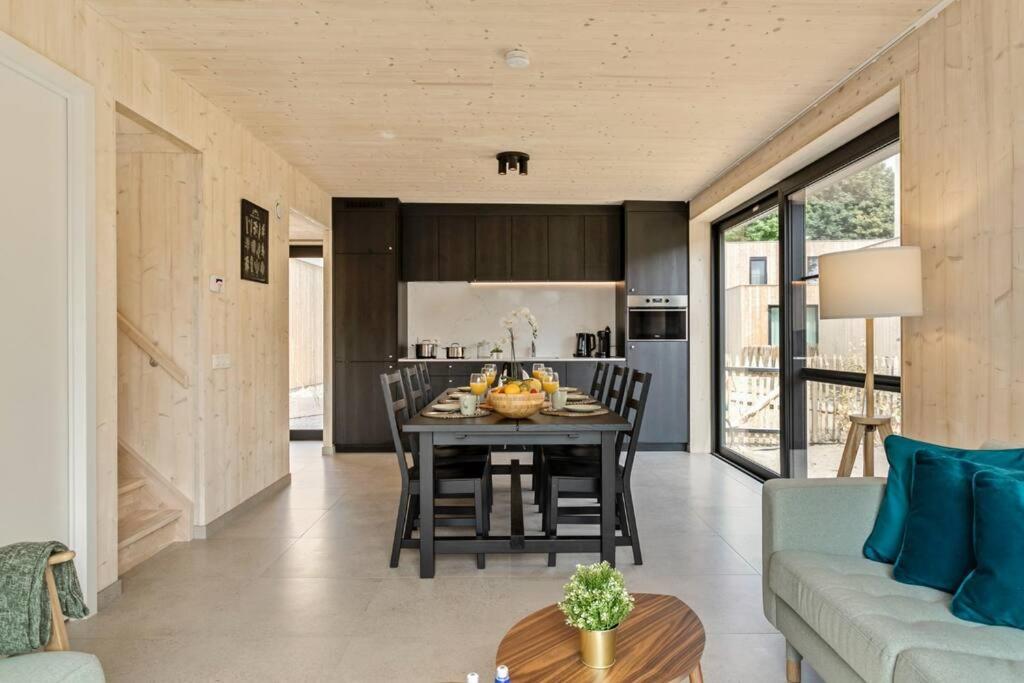 Three-Bedroom House photo 2