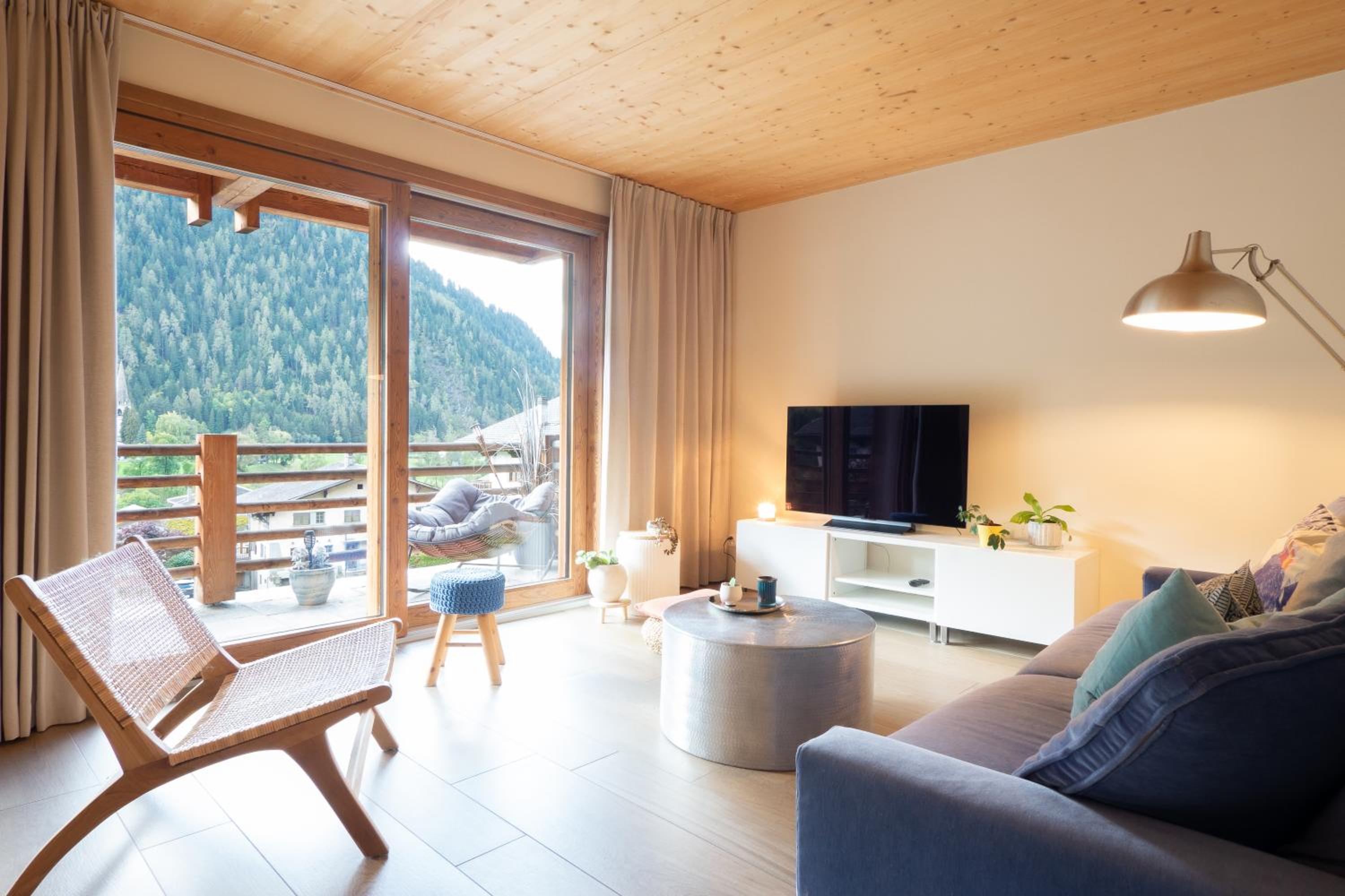 Apartment with Mountain View photo 3