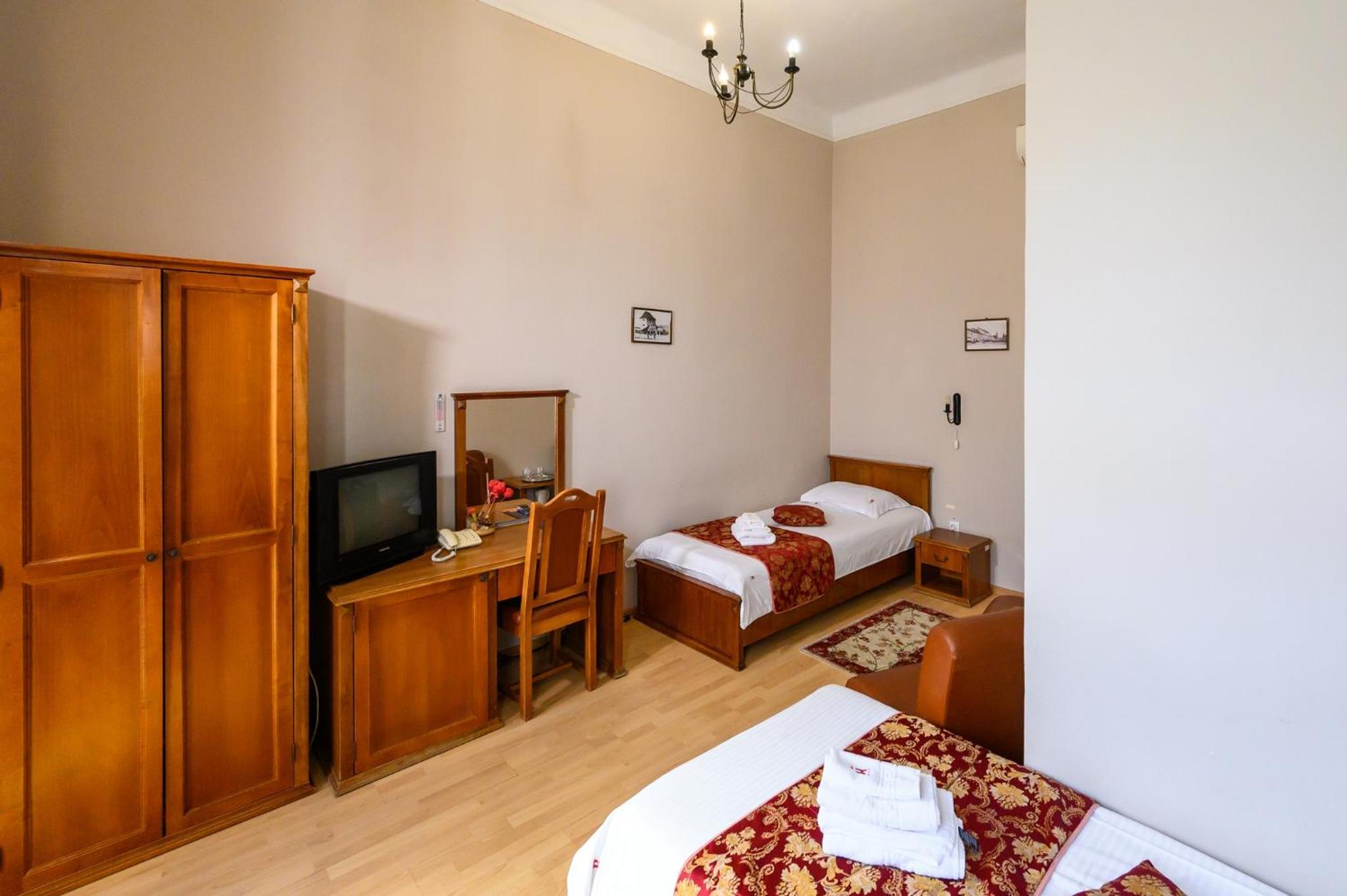 Twin Room - Photo 14
