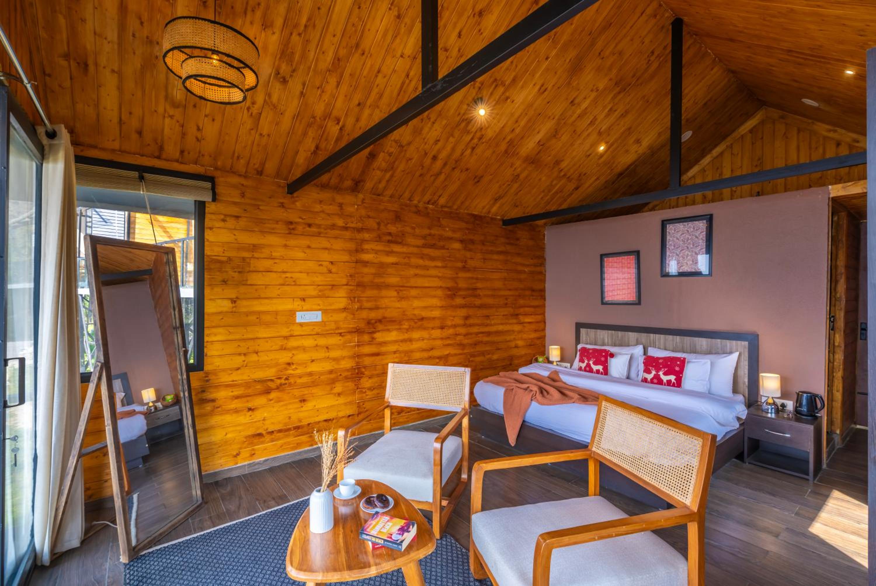 Family Room With Mountain View photo 3