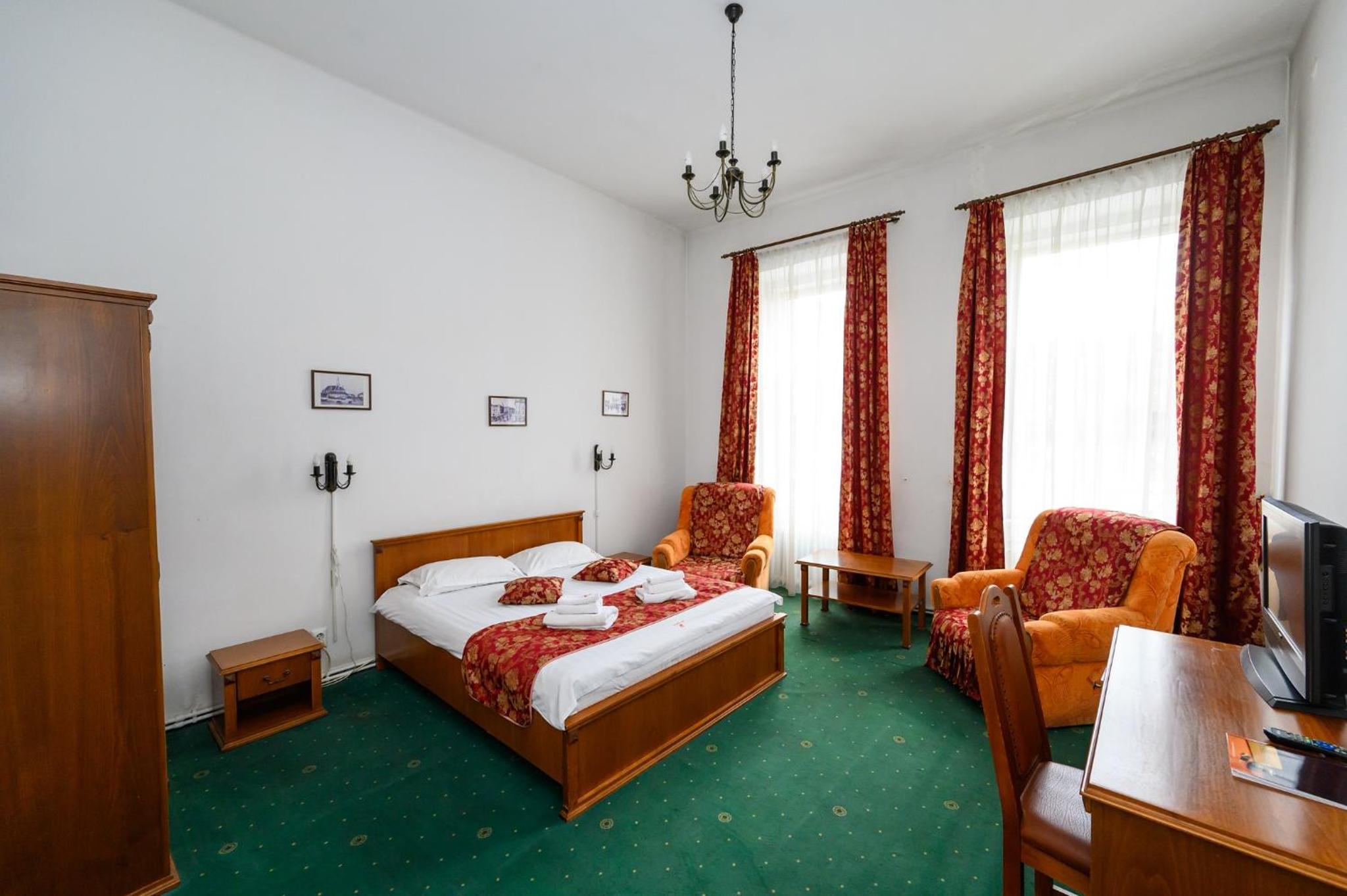 Suite - Photo 1
