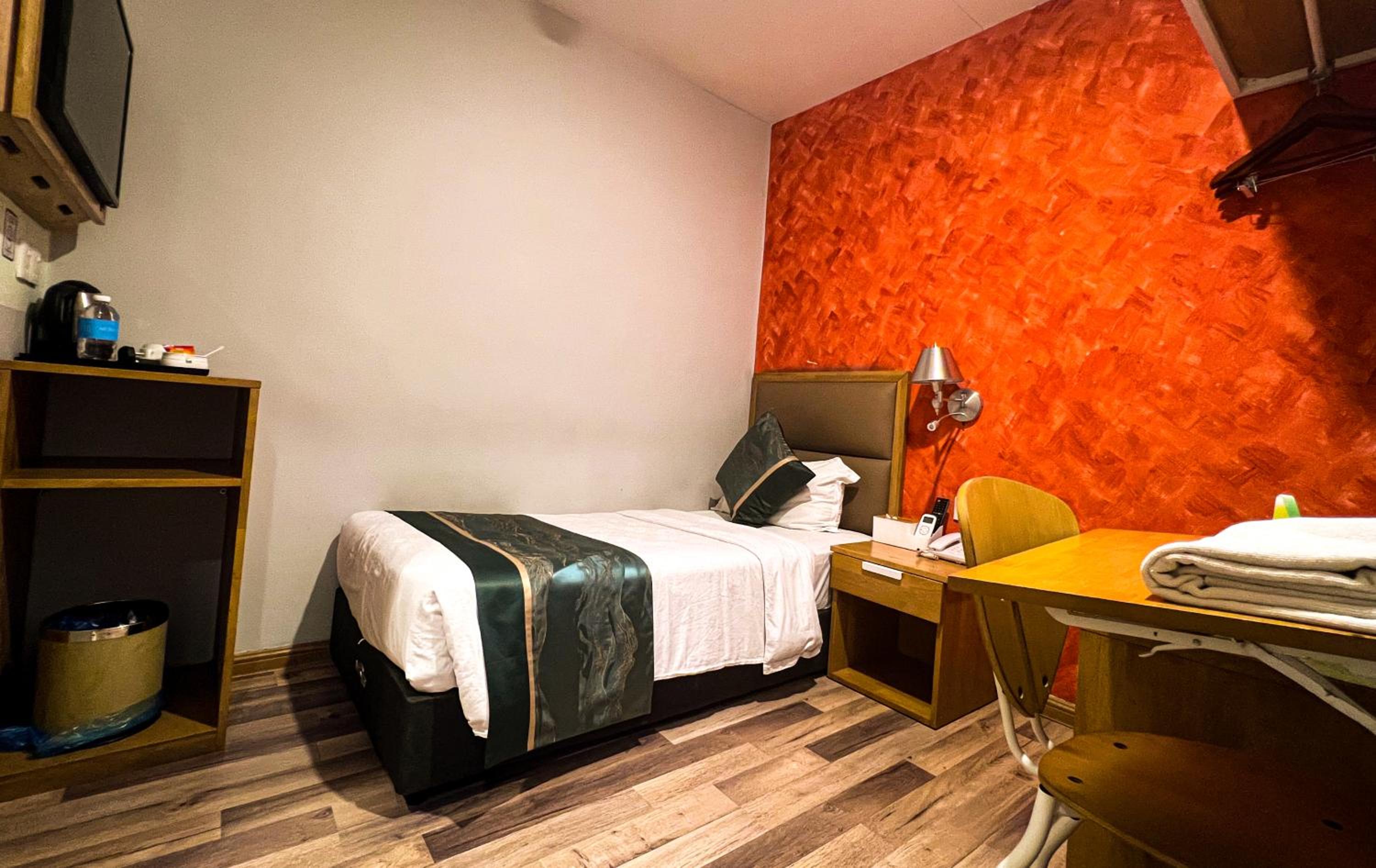 Single Room photo 2