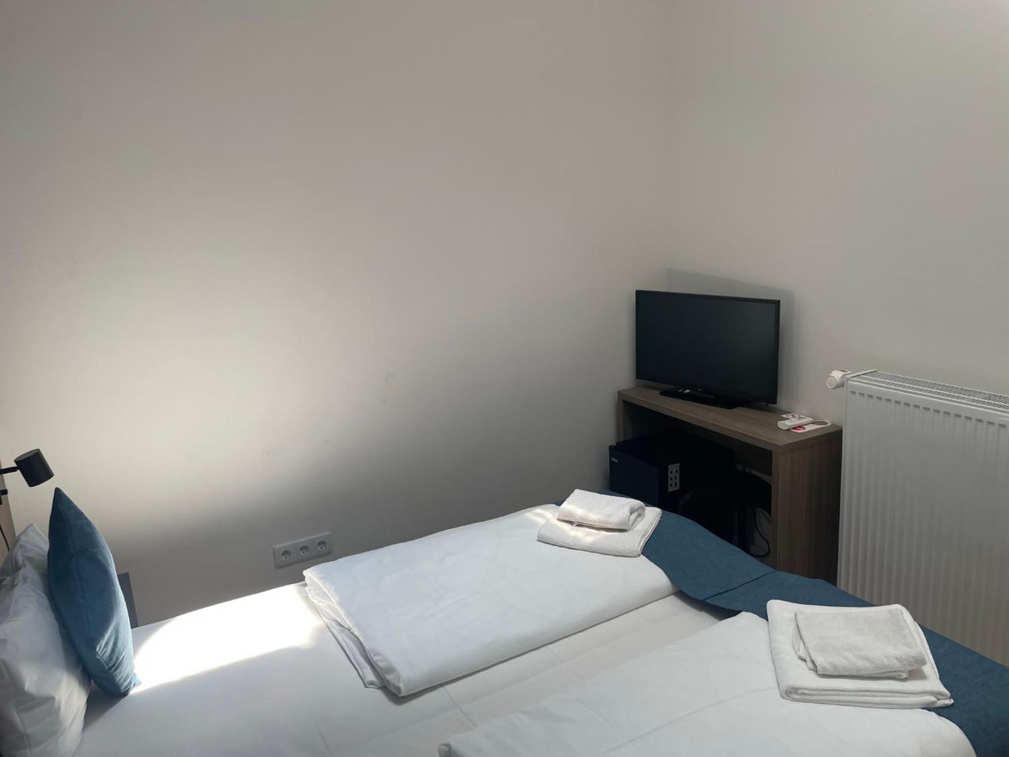 Economy Double Room - Photo 5