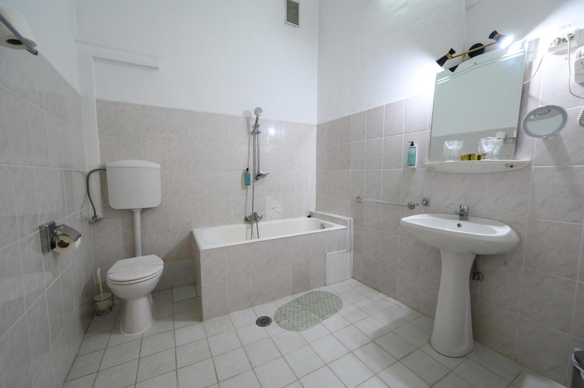 Suite - Photo 2