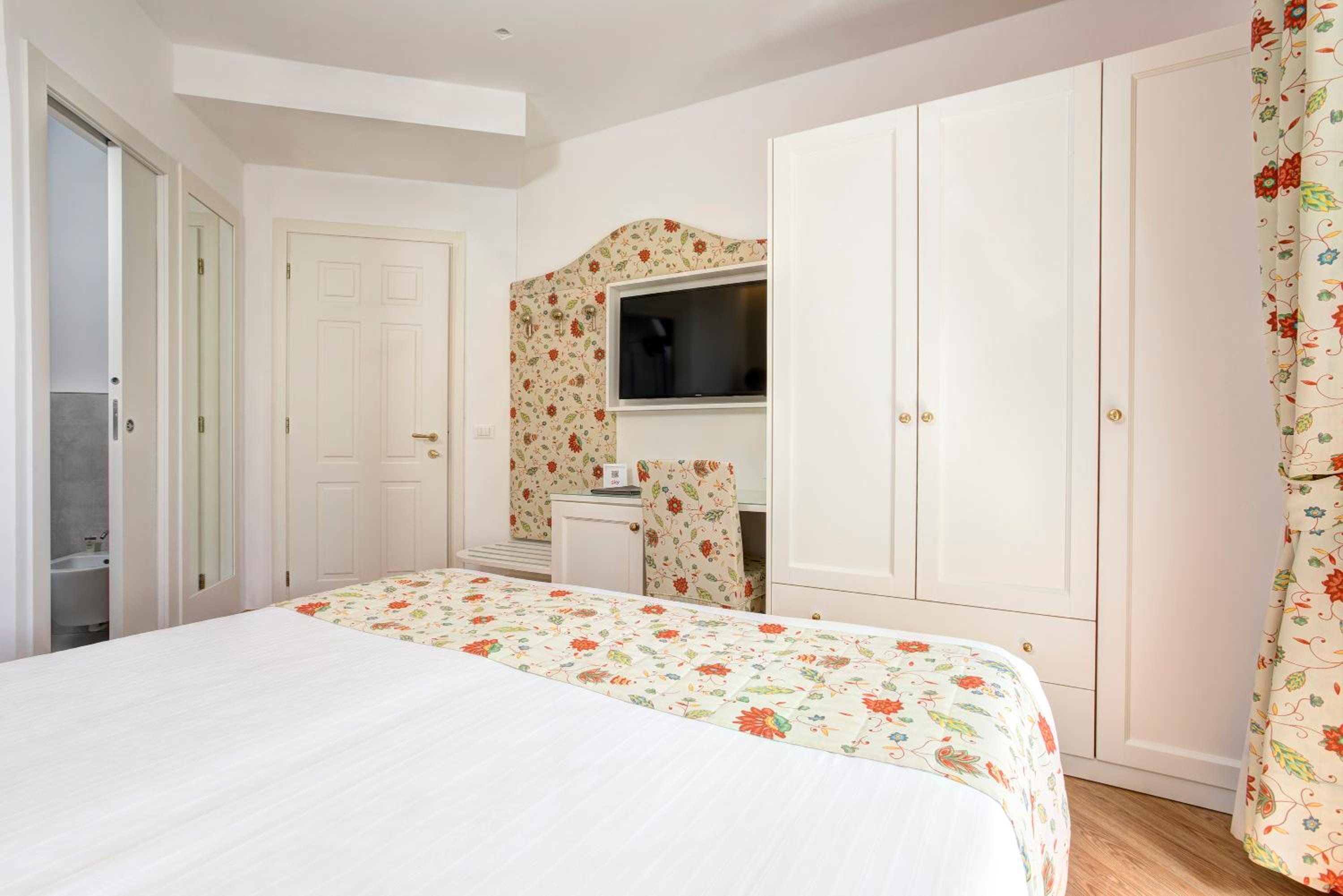 Double Room with Partial Sea View - Photo 4