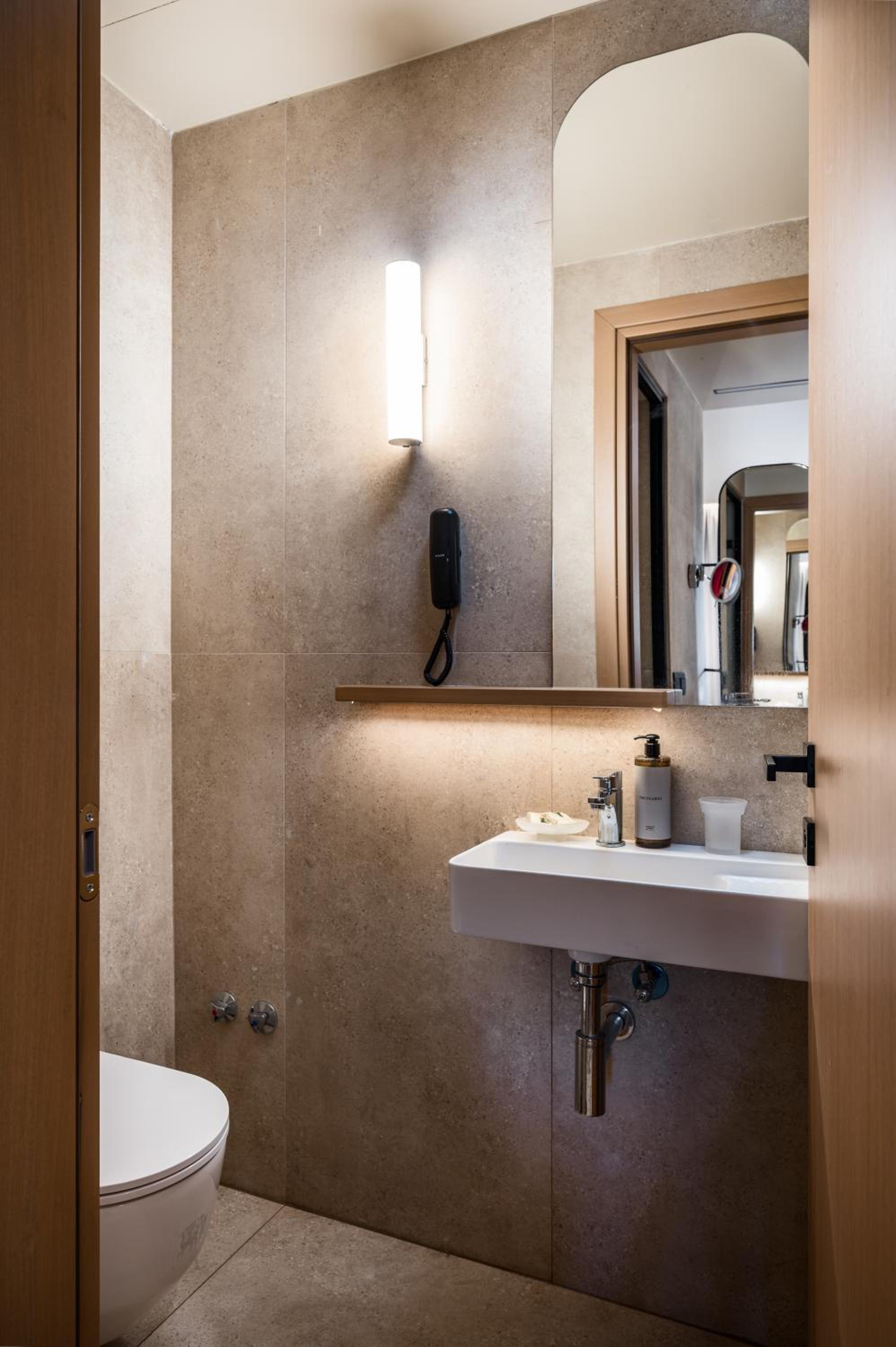 Deluxe Double or Twin Room photo 3