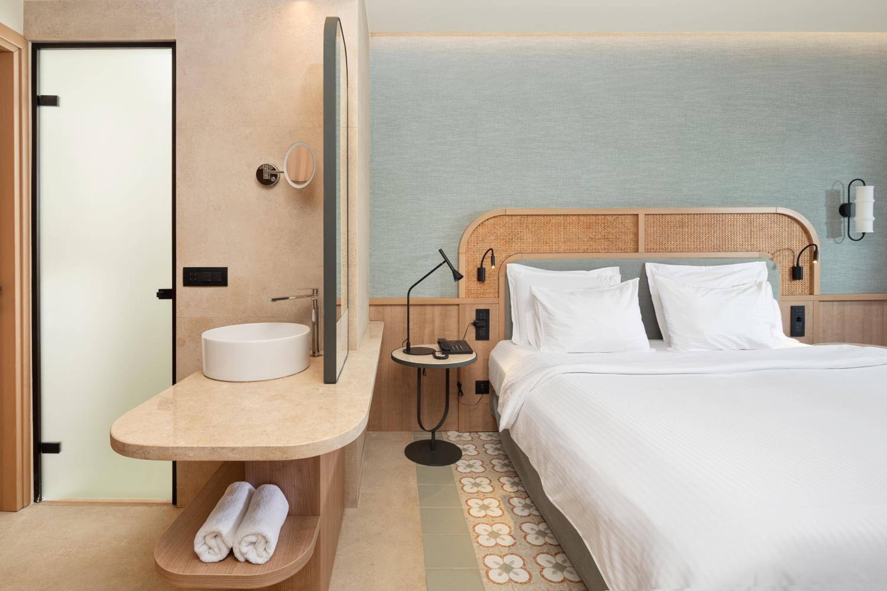 Deluxe Double or Twin Room photo 2