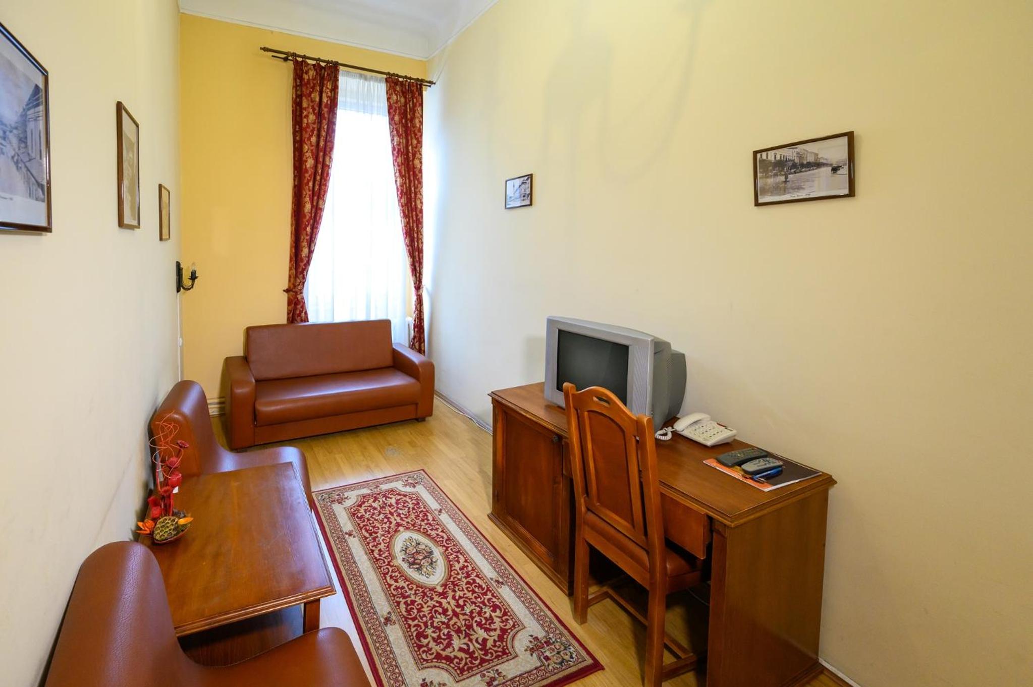Suite - Photo 10