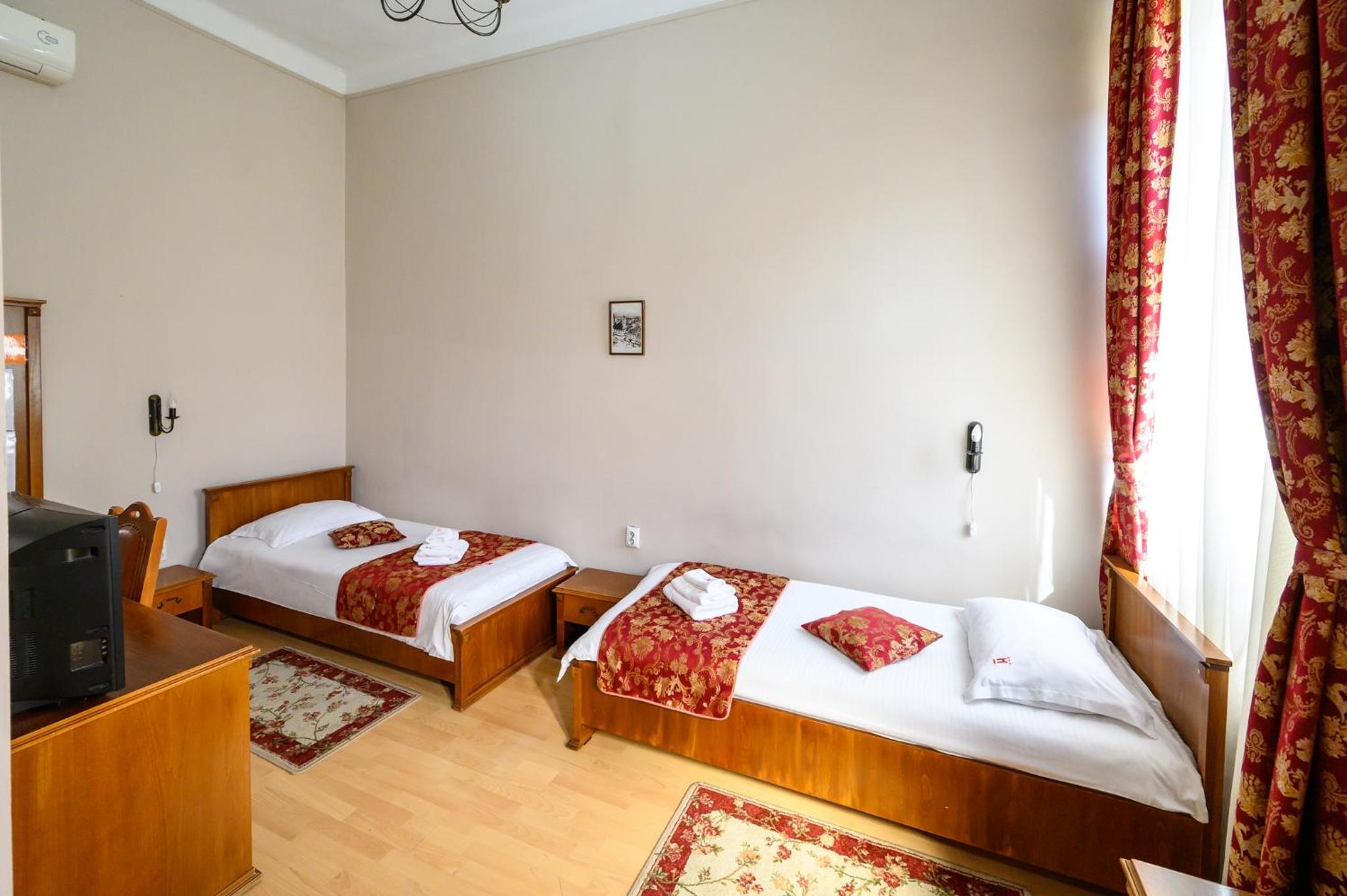 Twin Room - Photo 17