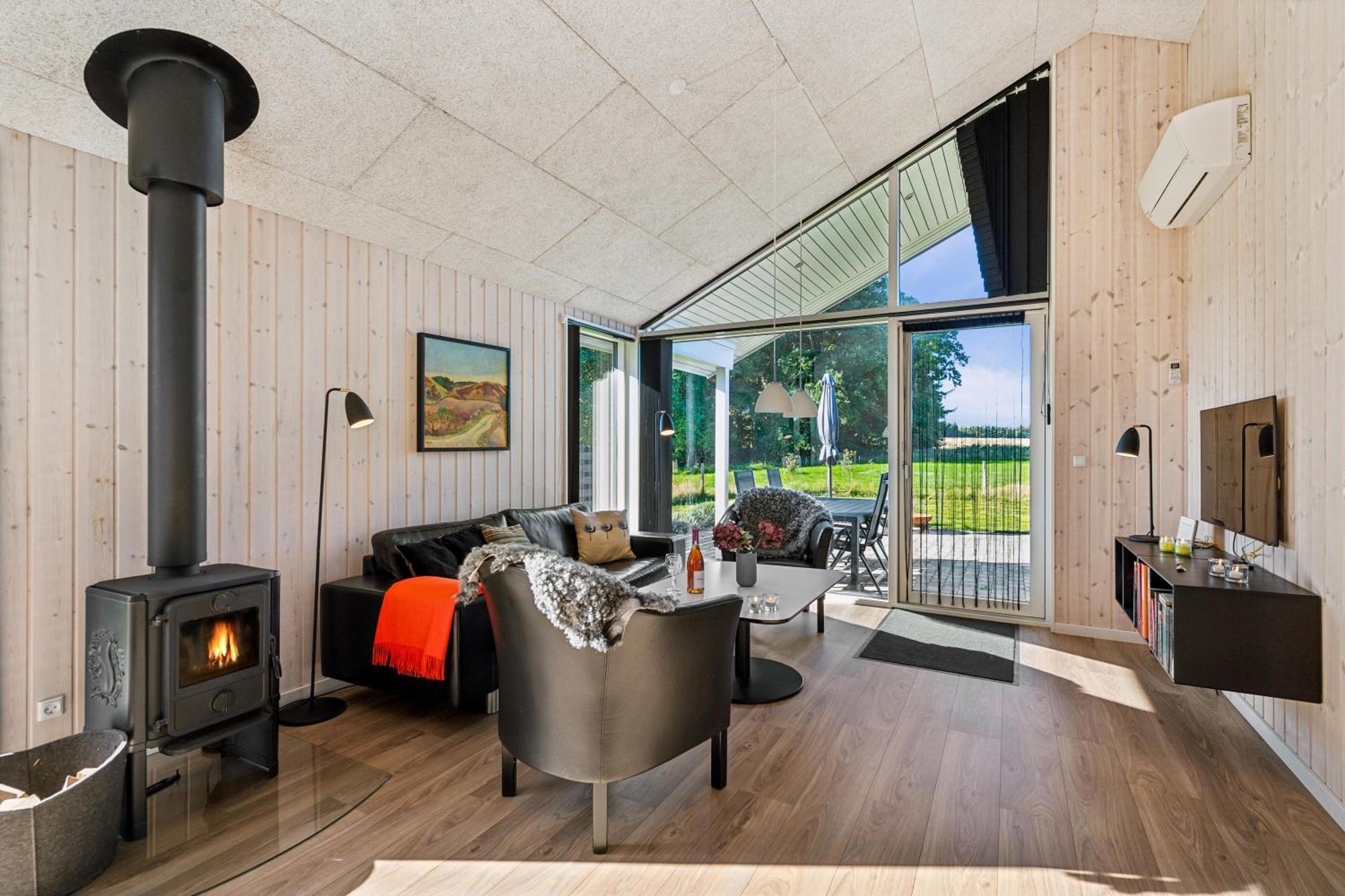 Three-Bedroom Holiday Home  photo 2