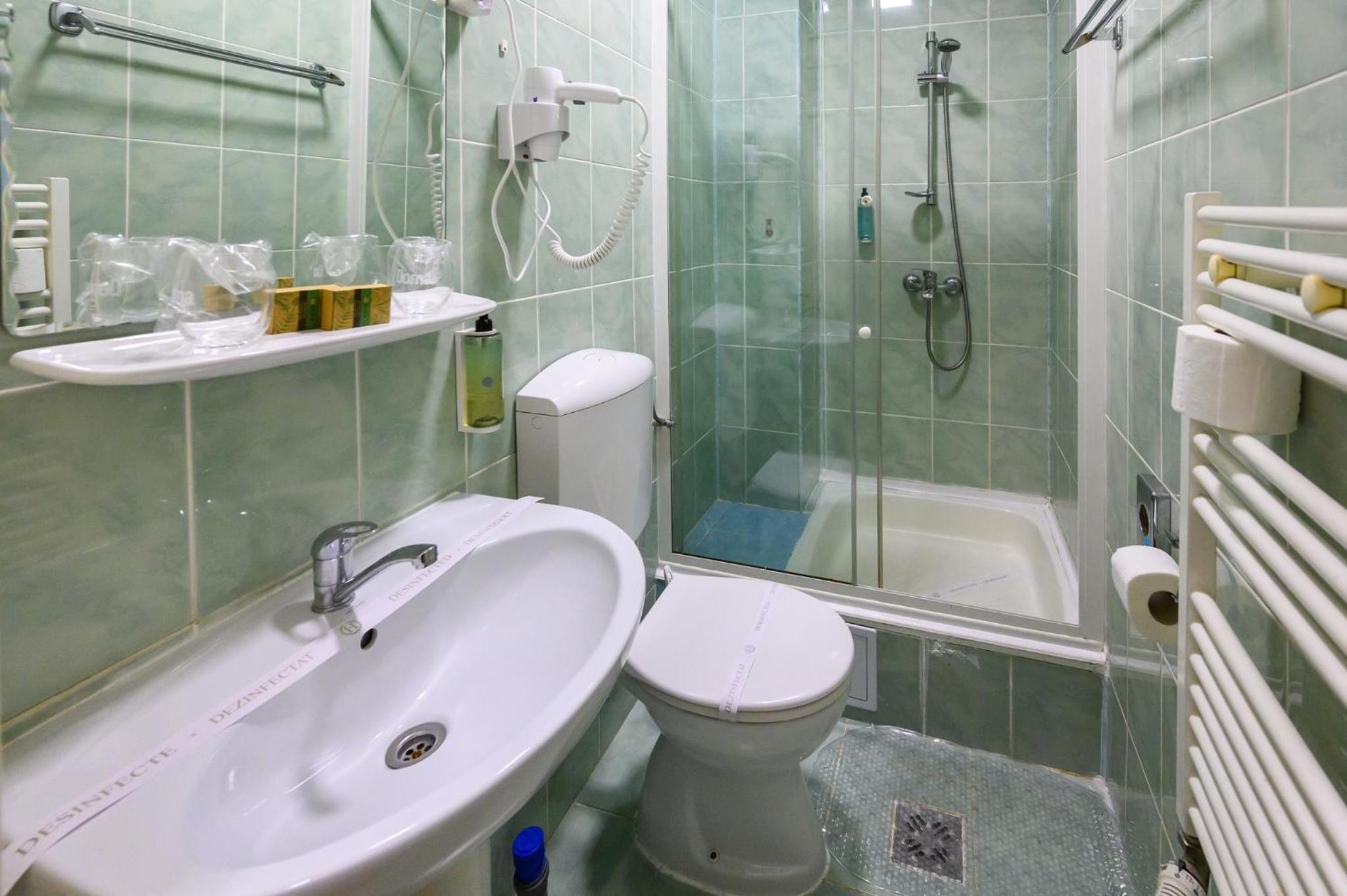 Suite - Photo 11