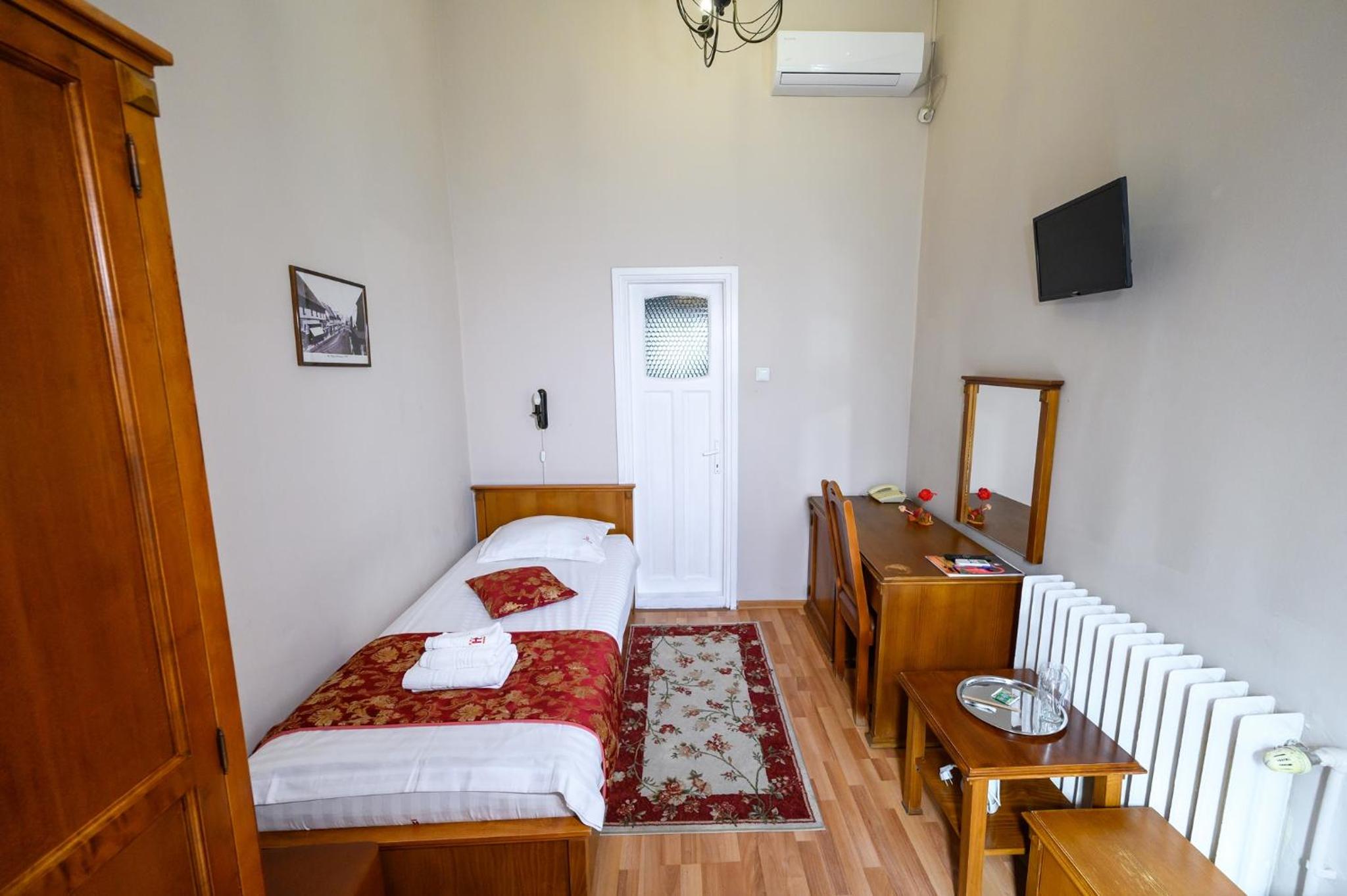 Budget Single Room photo 3